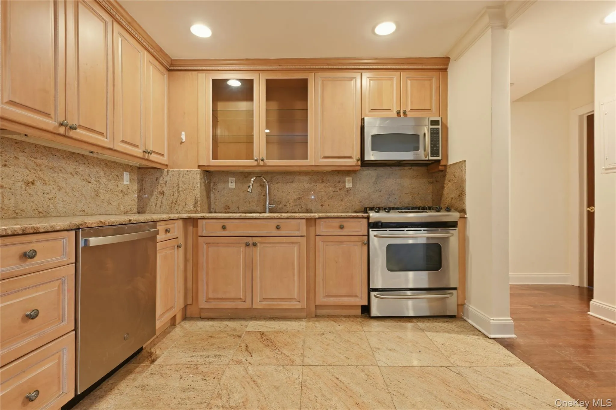 171 Great Neck Road, North Hempstead, NY, 2 Bedrooms Bedrooms, 6 Rooms Rooms,2 BathroomsBathrooms,Residential,For Rent,Great Neck,0,1023483 171 Great Neck Road, North Hempstead, NY, 2 Bedrooms Bedrooms, 6 Rooms Rooms,2 BathroomsBathrooms,Residential,For Rent,Great Neck,0,1023483