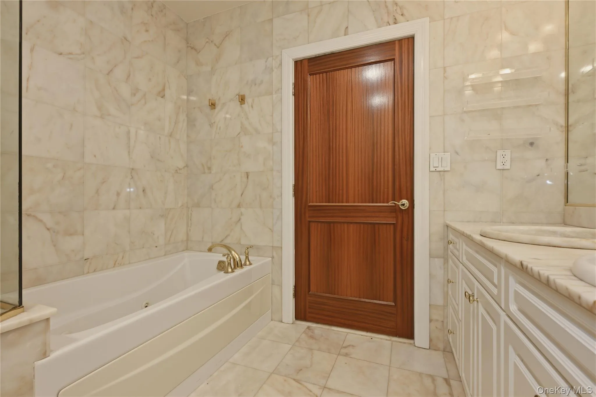 171 Great Neck Road, North Hempstead, NY, 2 Bedrooms Bedrooms, 6 Rooms Rooms,2 BathroomsBathrooms,Residential,For Rent,Great Neck,0,1023483 171 Great Neck Road, North Hempstead, NY, 2 Bedrooms Bedrooms, 6 Rooms Rooms,2 BathroomsBathrooms,Residential,For Rent,Great Neck,0,1023483