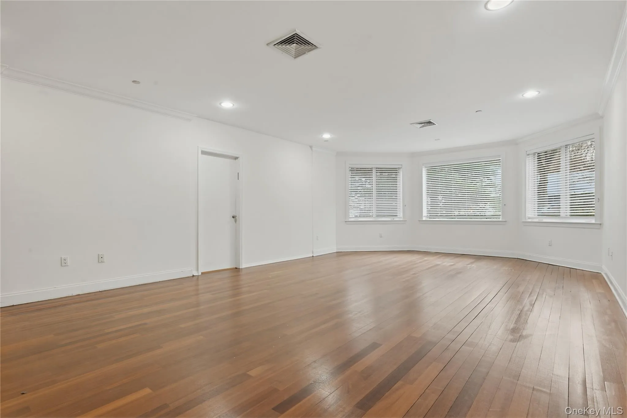 171 Great Neck Road, North Hempstead, NY, 2 Bedrooms Bedrooms, 6 Rooms Rooms,2 BathroomsBathrooms,Residential,For Rent,Great Neck,0,1023483 171 Great Neck Road, North Hempstead, NY, 2 Bedrooms Bedrooms, 6 Rooms Rooms,2 BathroomsBathrooms,Residential,For Rent,Great Neck,0,1023483