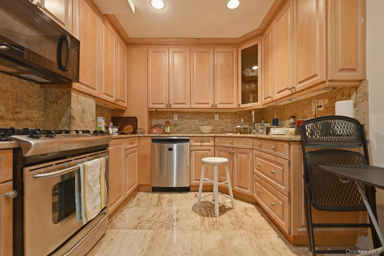 171 Great Neck Road, North Hempstead, NY, 2 Bedrooms Bedrooms, 6 Rooms Rooms,2 BathroomsBathrooms,Residential,For Rent,Great Neck,0,1023483 171 Great Neck Road, North Hempstead, NY, 2 Bedrooms Bedrooms, 6 Rooms Rooms,2 BathroomsBathrooms,Residential,For Rent,Great Neck,0,1023483