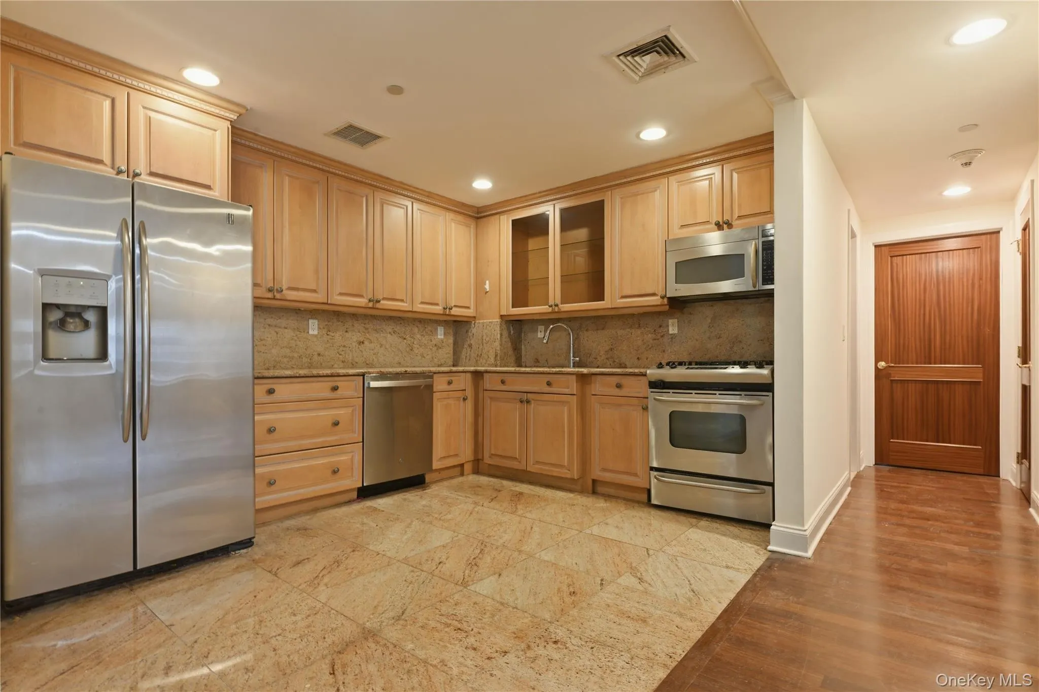 171 Great Neck Road, North Hempstead, NY, 2 Bedrooms Bedrooms, 6 Rooms Rooms,2 BathroomsBathrooms,Residential,For Rent,Great Neck,0,1023483 171 Great Neck Road, North Hempstead, NY, 2 Bedrooms Bedrooms, 6 Rooms Rooms,2 BathroomsBathrooms,Residential,For Rent,Great Neck,0,1023483