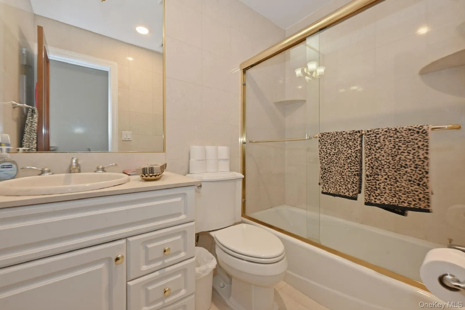171 Great Neck Road, North Hempstead, NY, 2 Bedrooms Bedrooms, 6 Rooms Rooms,2 BathroomsBathrooms,Residential,For Rent,Great Neck,0,1023483 171 Great Neck Road, North Hempstead, NY, 2 Bedrooms Bedrooms, 6 Rooms Rooms,2 BathroomsBathrooms,Residential,For Rent,Great Neck,0,1023483