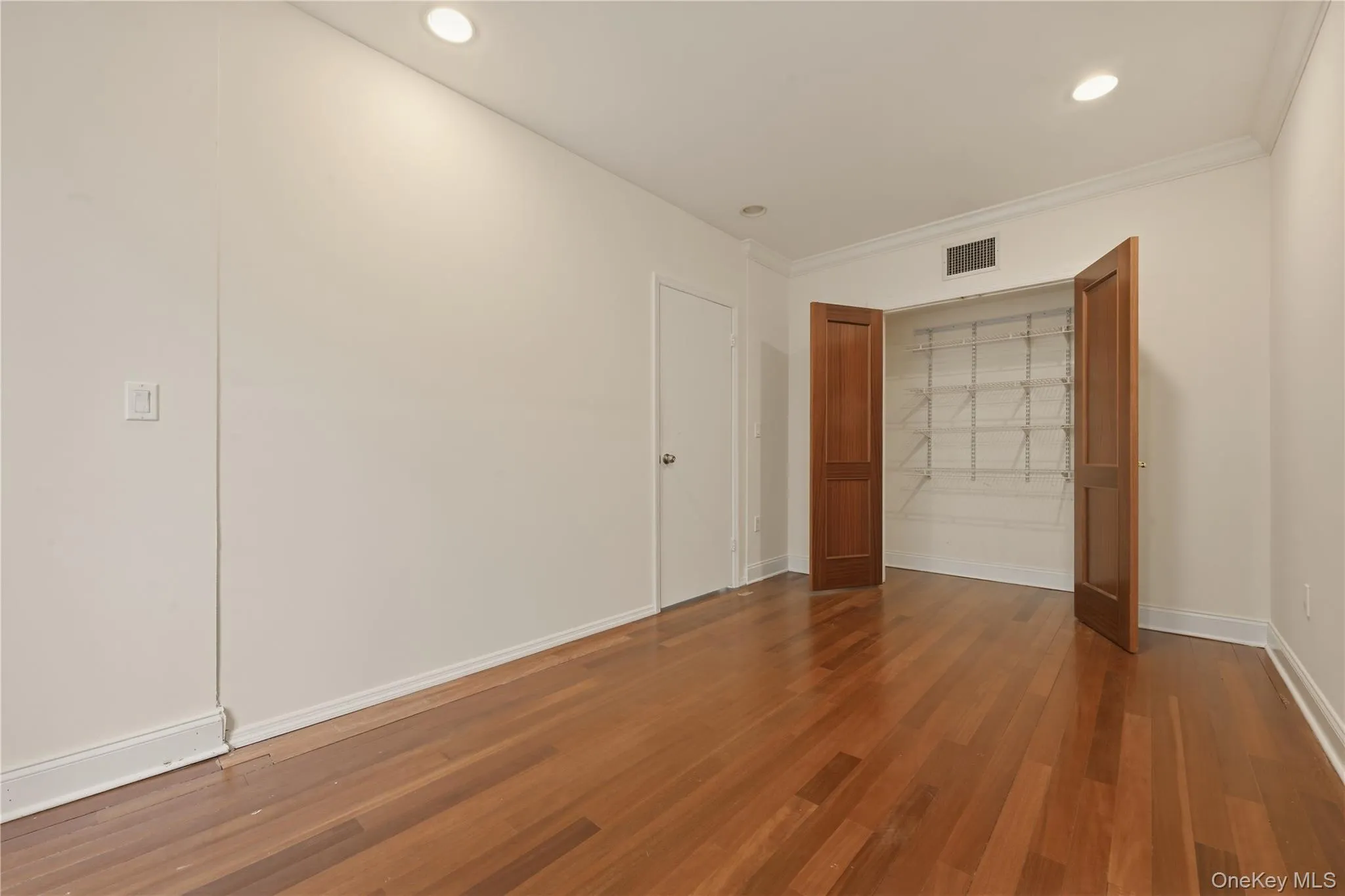171 Great Neck Road, North Hempstead, NY, 2 Bedrooms Bedrooms, 6 Rooms Rooms,2 BathroomsBathrooms,Residential,For Rent,Great Neck,0,1023483 171 Great Neck Road, North Hempstead, NY, 2 Bedrooms Bedrooms, 6 Rooms Rooms,2 BathroomsBathrooms,Residential,For Rent,Great Neck,0,1023483