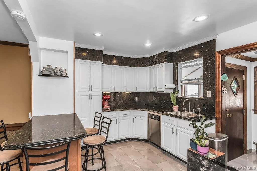 7822 79th Place, New York, NY, 3 Bedrooms Bedrooms, 6 Rooms Rooms,2 BathroomsBathrooms,Residential,For Rent,79th,0,1023492 7822 79th Place, New York, NY, 3 Bedrooms Bedrooms, 6 Rooms Rooms,2 BathroomsBathrooms,Residential,For Rent,79th,0,1023492