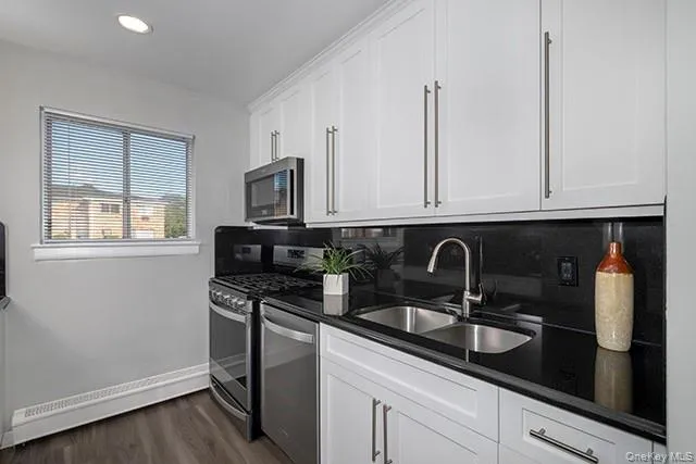 21 Brentwood Road, Islip, NY, 2 Bedrooms Bedrooms, 5 Rooms Rooms,2 BathroomsBathrooms,Residential Lease,For Rent,Brentwood,0,1023494 21 Brentwood Road, Islip, NY, 2 Bedrooms Bedrooms, 5 Rooms Rooms,2 BathroomsBathrooms,Residential Lease,For Rent,Brentwood,0,1023494