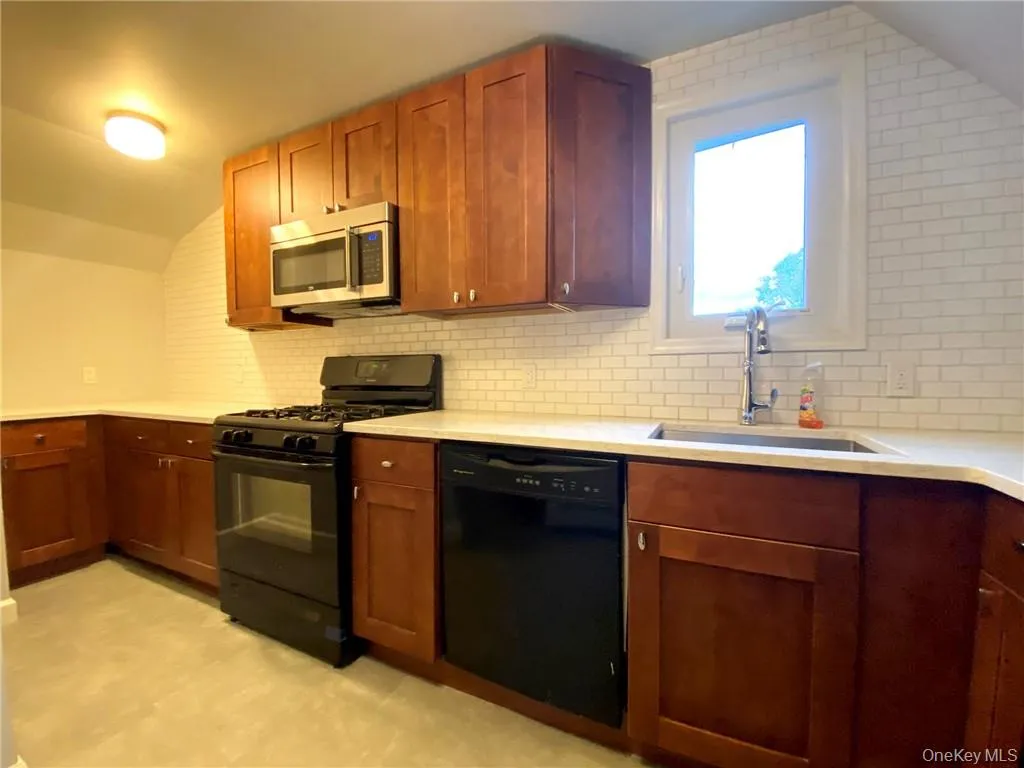 31 Fairview Avenue, Eastchester, NY, 1 Bedroom Bedrooms, 3 Rooms Rooms,1 BathroomBathrooms,Residential Lease,For Rent,Fairview,0,1023499 31 Fairview Avenue, Eastchester, NY, 1 Bedroom Bedrooms, 3 Rooms Rooms,1 BathroomBathrooms,Residential Lease,For Rent,Fairview,0,1023499