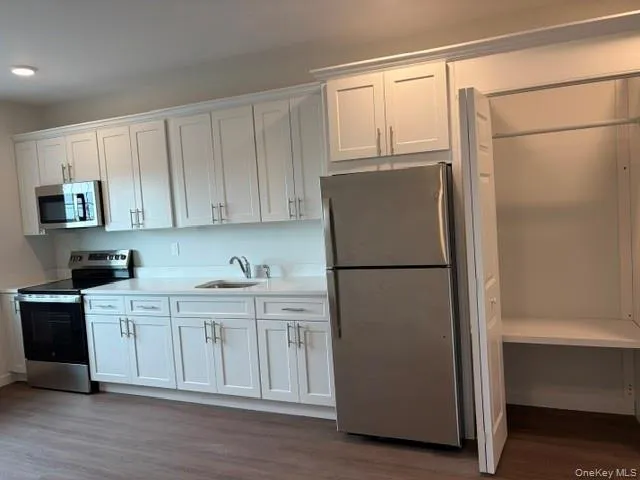 227 4th Avenue, Islip, NY, 1 Room Rooms,1 BathroomBathrooms,Residential Lease,For Rent,Avenue,0,1023504 227 4th Avenue, Islip, NY, 1 Room Rooms,1 BathroomBathrooms,Residential Lease,For Rent,Avenue,0,1023504