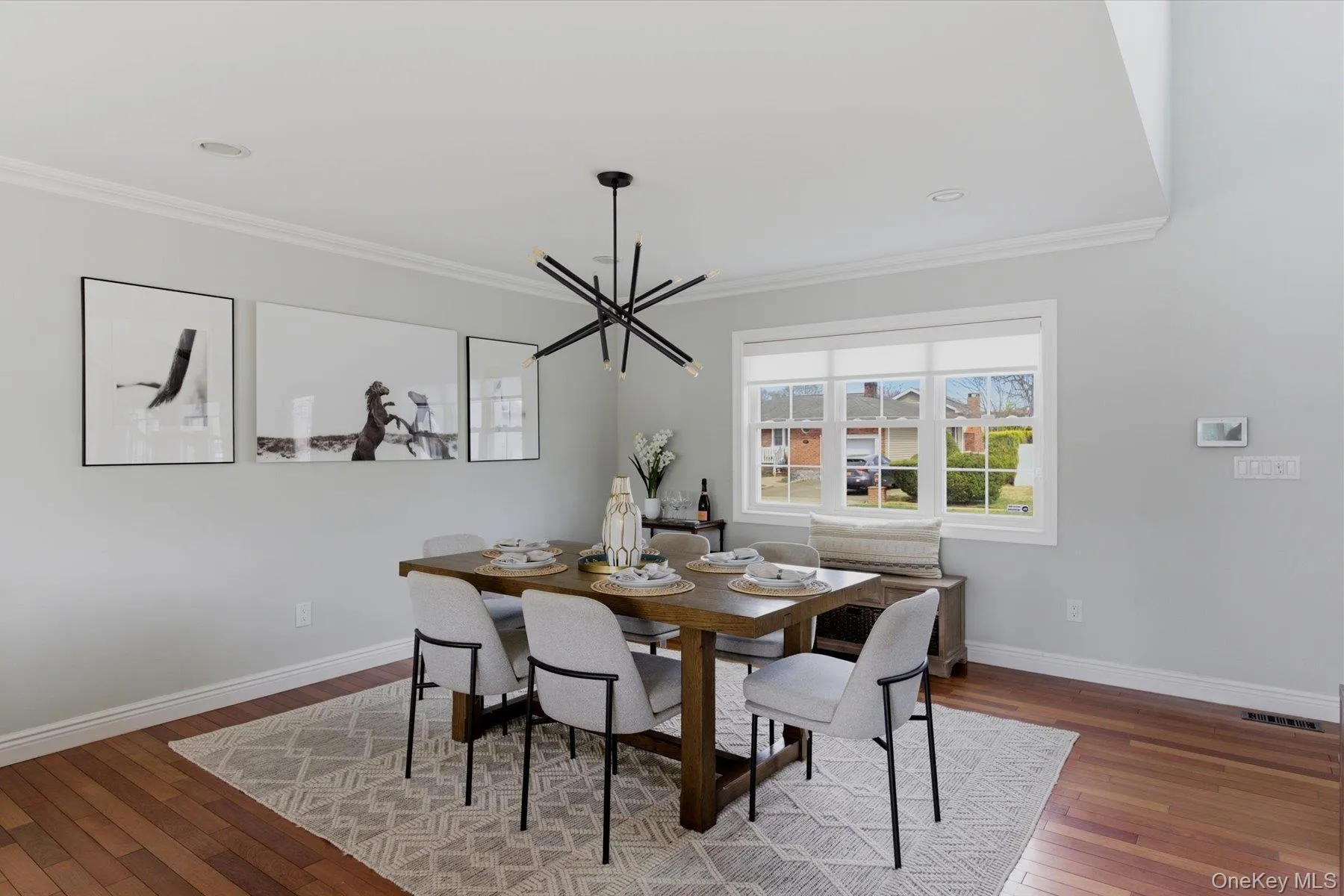 Spacious dining room Spacious dining room