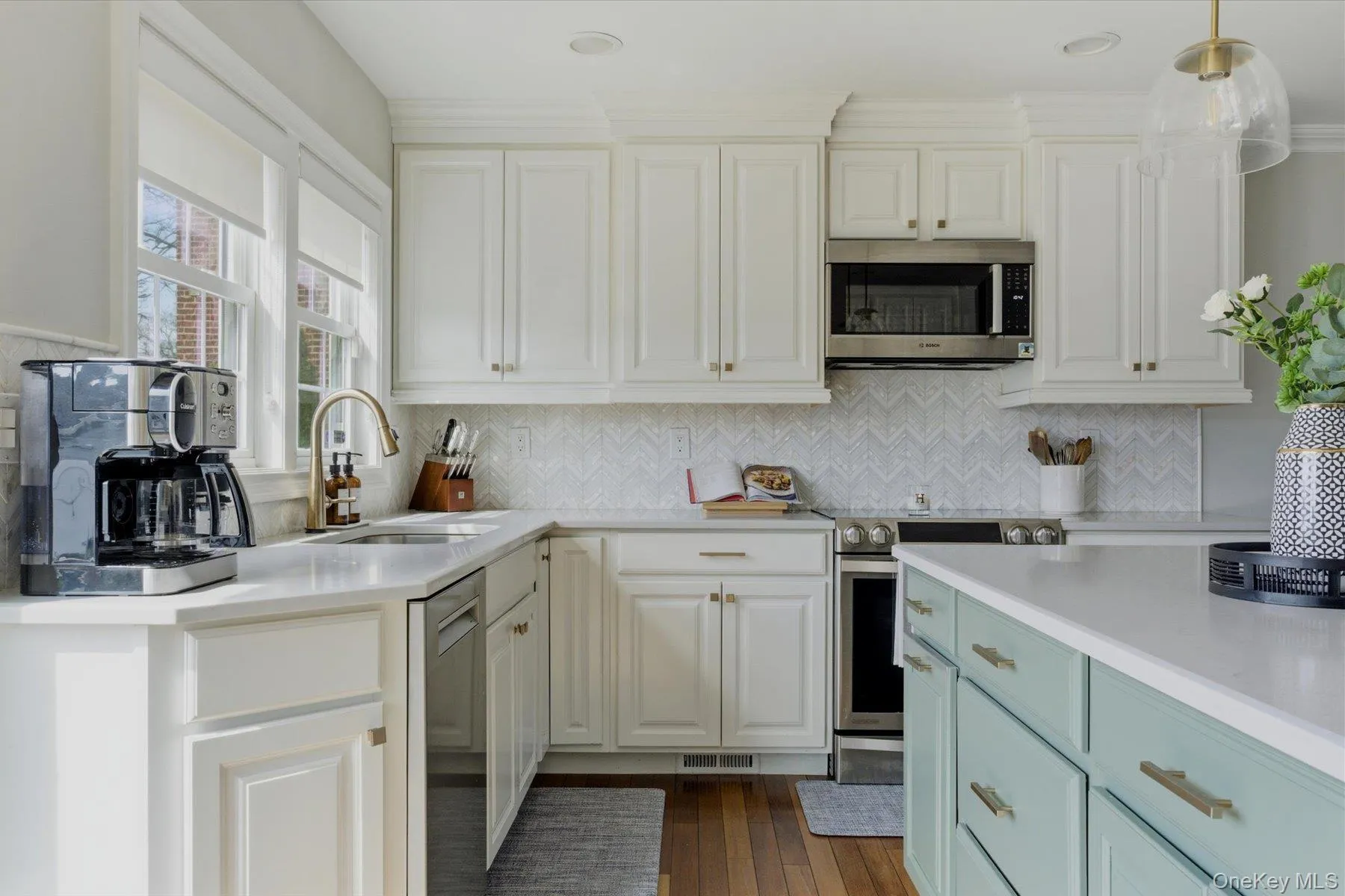 Stunning kitchen with island Stunning kitchen with island