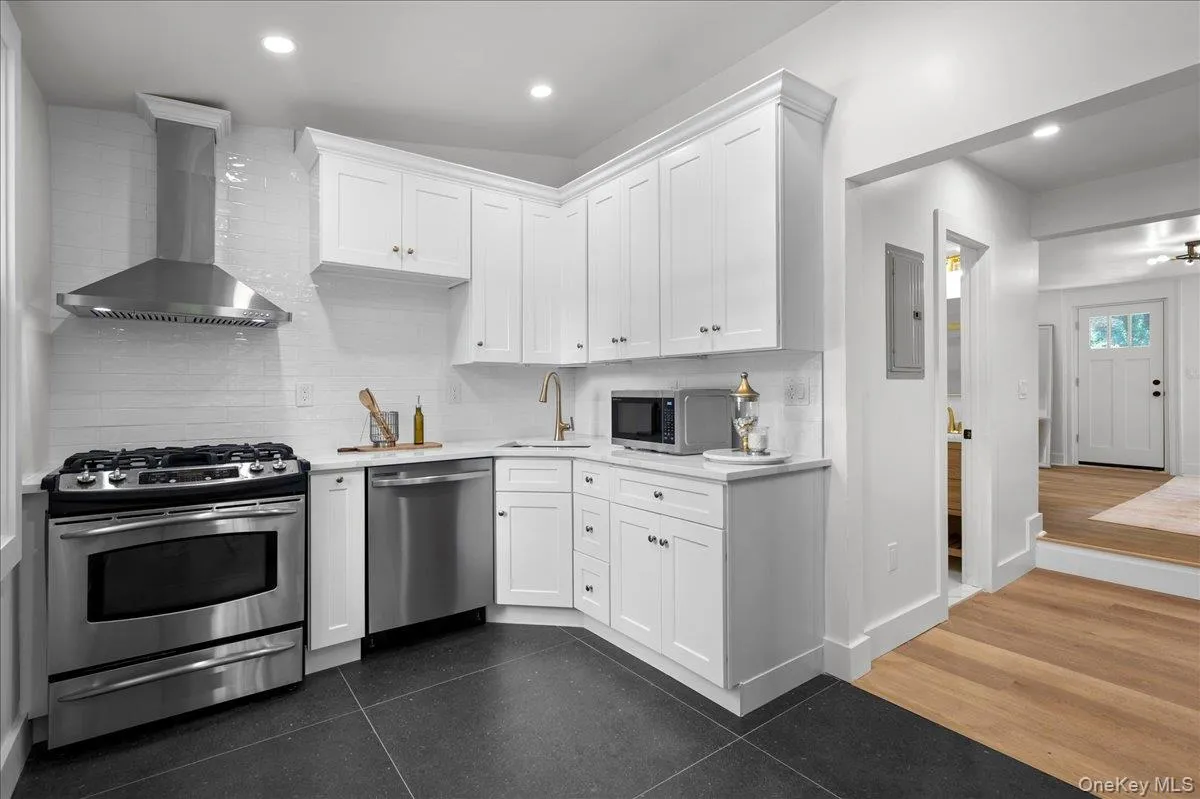 360 Western Highway, Orangetown, NY, 2 Bedrooms Bedrooms, 6 Rooms Rooms,2 BathroomsBathrooms,Residential Lease,For Rent,Western,0,1023522 360 Western Highway, Orangetown, NY, 2 Bedrooms Bedrooms, 6 Rooms Rooms,2 BathroomsBathrooms,Residential Lease,For Rent,Western,0,1023522