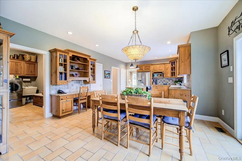 Open floor plan kitchen that opens to the deck, dining room and living room areas. Wonderful flow for entertaining! Open floor plan kitchen that opens to the deck, dining room and living room areas. Wonderful flow for entertaining!
