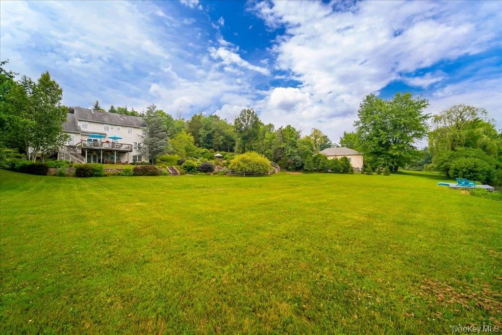 Plenty of private open space to enjoy accented by tiered gardens. Bring your horses. Plenty of private open space to enjoy accented by tiered gardens. Bring your horses.