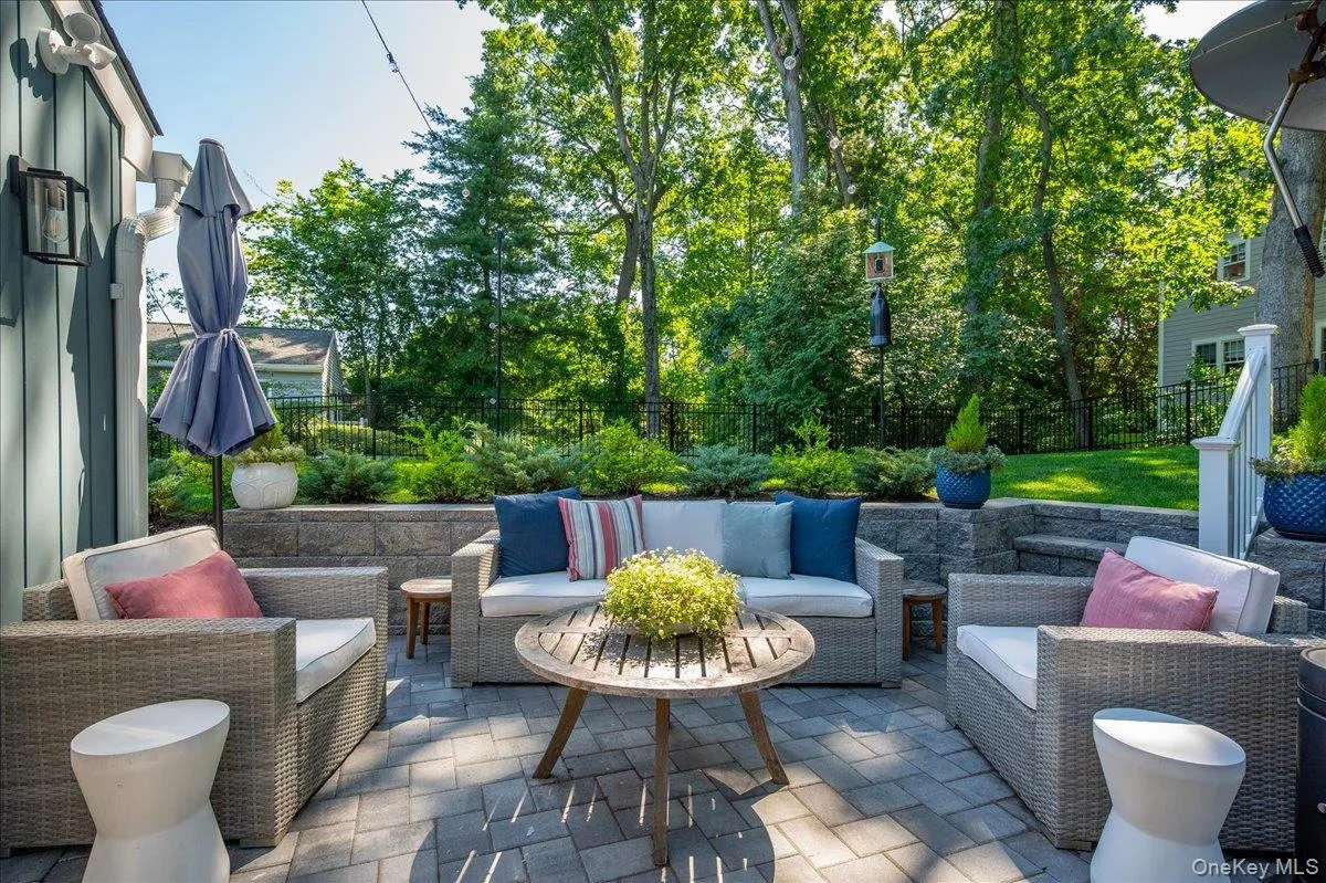 25 Shadow Lane, Mamaroneck, NY, 4 Bedrooms Bedrooms, 7 Rooms Rooms,3 BathroomsBathrooms,Residential,For Rent,Shadow,0,1023540 25 Shadow Lane, Mamaroneck, NY, 4 Bedrooms Bedrooms, 7 Rooms Rooms,3 BathroomsBathrooms,Residential,For Rent,Shadow,0,1023540