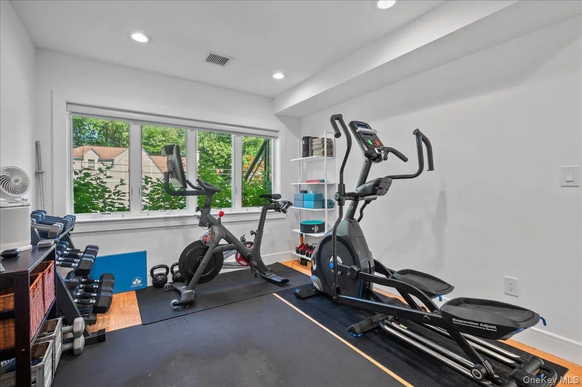 25 Shadow Lane, Mamaroneck, NY, 4 Bedrooms Bedrooms, 7 Rooms Rooms,3 BathroomsBathrooms,Residential,For Rent,Shadow,0,1023540 25 Shadow Lane, Mamaroneck, NY, 4 Bedrooms Bedrooms, 7 Rooms Rooms,3 BathroomsBathrooms,Residential,For Rent,Shadow,0,1023540