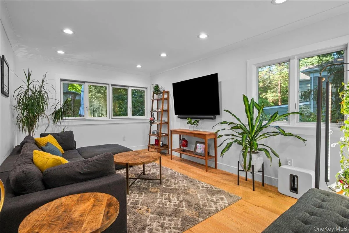 25 Shadow Lane, Mamaroneck, NY, 4 Bedrooms Bedrooms, 7 Rooms Rooms,3 BathroomsBathrooms,Residential,For Rent,Shadow,0,1023540 25 Shadow Lane, Mamaroneck, NY, 4 Bedrooms Bedrooms, 7 Rooms Rooms,3 BathroomsBathrooms,Residential,For Rent,Shadow,0,1023540