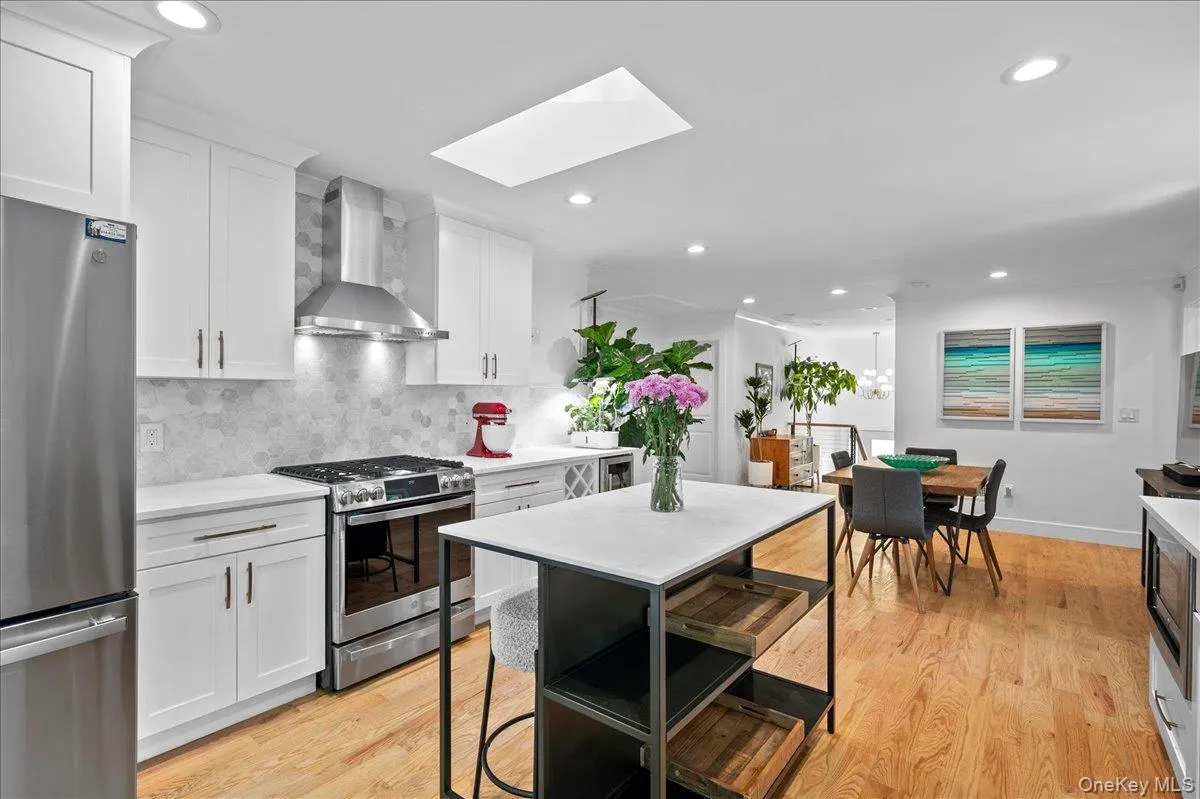25 Shadow Lane, Mamaroneck, NY, 4 Bedrooms Bedrooms, 7 Rooms Rooms,3 BathroomsBathrooms,Residential,For Rent,Shadow,0,1023540 25 Shadow Lane, Mamaroneck, NY, 4 Bedrooms Bedrooms, 7 Rooms Rooms,3 BathroomsBathrooms,Residential,For Rent,Shadow,0,1023540