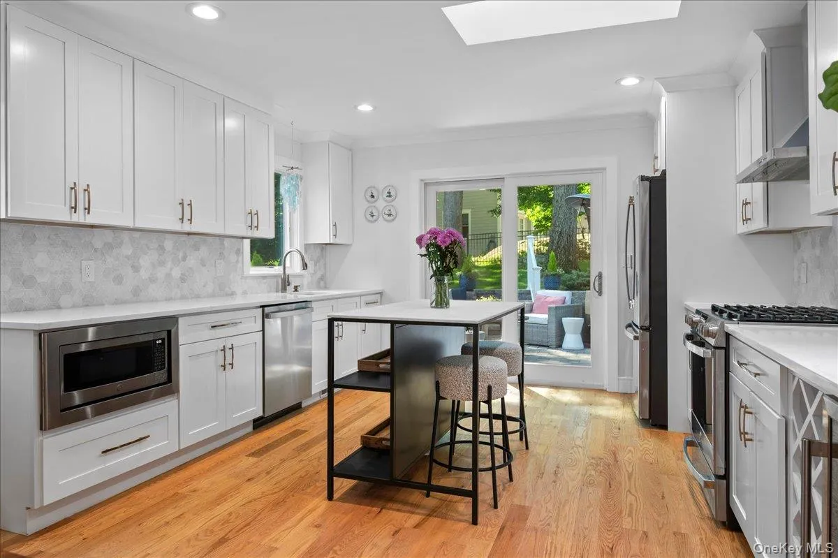 25 Shadow Lane, Mamaroneck, NY, 4 Bedrooms Bedrooms, 7 Rooms Rooms,3 BathroomsBathrooms,Residential,For Rent,Shadow,0,1023540 25 Shadow Lane, Mamaroneck, NY, 4 Bedrooms Bedrooms, 7 Rooms Rooms,3 BathroomsBathrooms,Residential,For Rent,Shadow,0,1023540