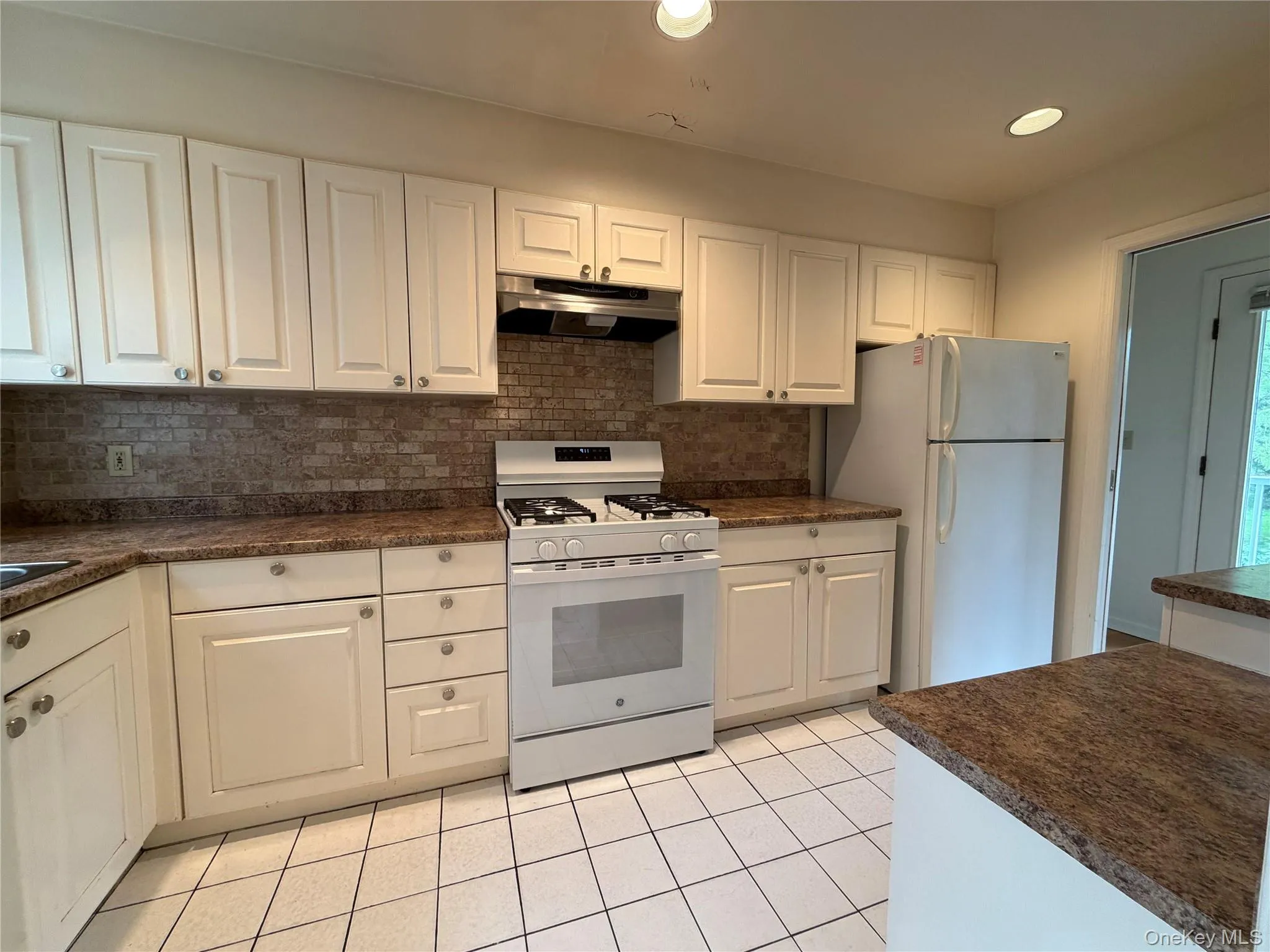 6 Cornell Place, Rye City, NY, 2 Bedrooms Bedrooms, 5 Rooms Rooms,2 BathroomsBathrooms,Residential Lease,For Rent,Cornell,0,1023548 6 Cornell Place, Rye City, NY, 2 Bedrooms Bedrooms, 5 Rooms Rooms,2 BathroomsBathrooms,Residential Lease,For Rent,Cornell,0,1023548