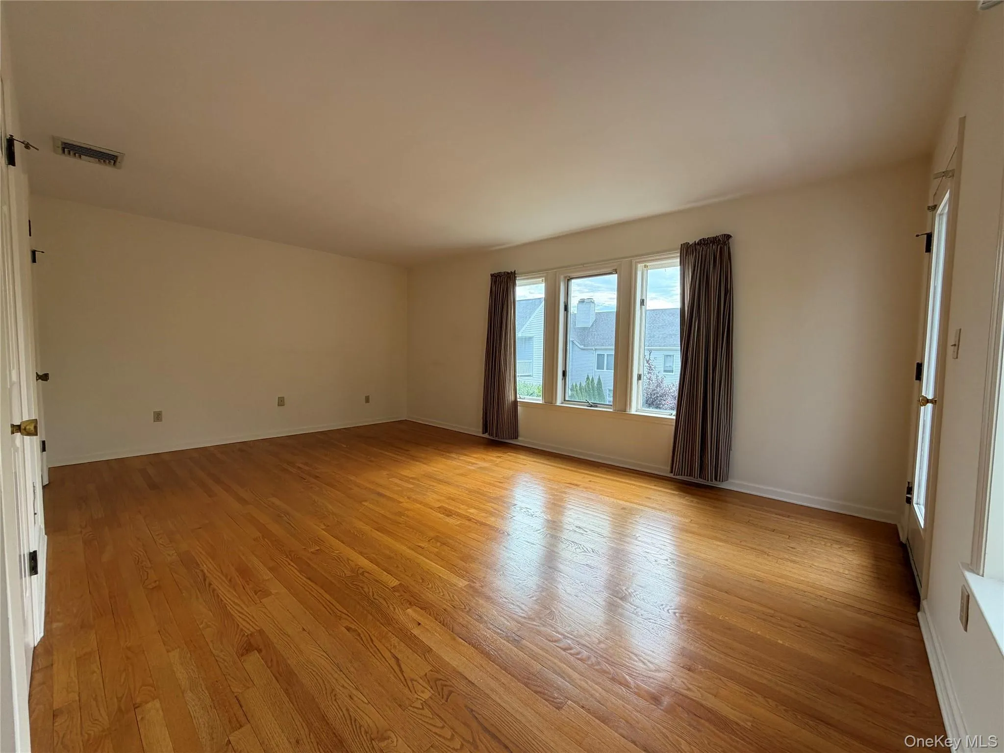 6 Cornell Place, Rye City, NY, 2 Bedrooms Bedrooms, 5 Rooms Rooms,2 BathroomsBathrooms,Residential Lease,For Rent,Cornell,0,1023548 6 Cornell Place, Rye City, NY, 2 Bedrooms Bedrooms, 5 Rooms Rooms,2 BathroomsBathrooms,Residential Lease,For Rent,Cornell,0,1023548