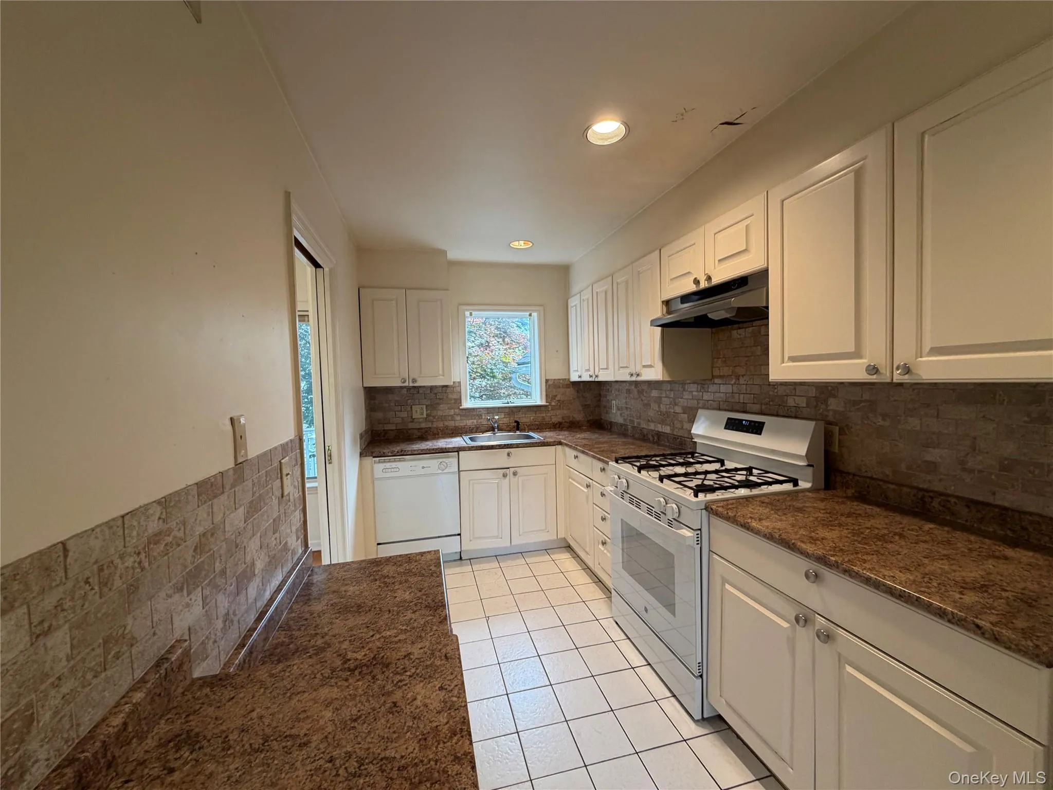 6 Cornell Place, Rye City, NY, 2 Bedrooms Bedrooms, 5 Rooms Rooms,2 BathroomsBathrooms,Residential Lease,For Rent,Cornell,0,1023548 6 Cornell Place, Rye City, NY, 2 Bedrooms Bedrooms, 5 Rooms Rooms,2 BathroomsBathrooms,Residential Lease,For Rent,Cornell,0,1023548