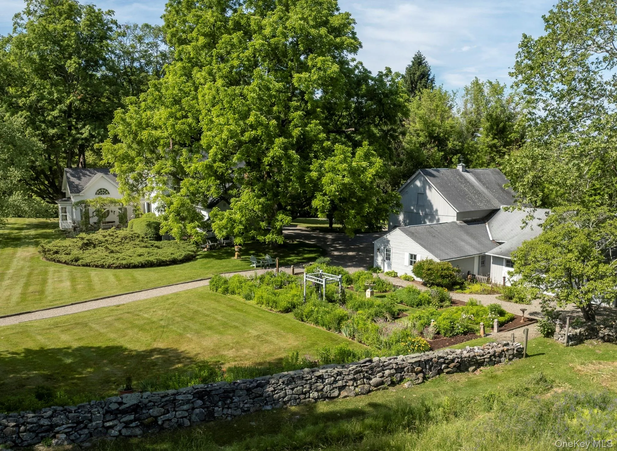 Beautiful Stone Walls and Gardens Beautiful Stone Walls and Gardens
