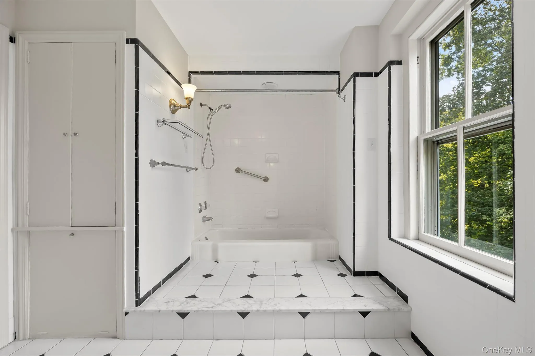 Hall Bath Hall Bath