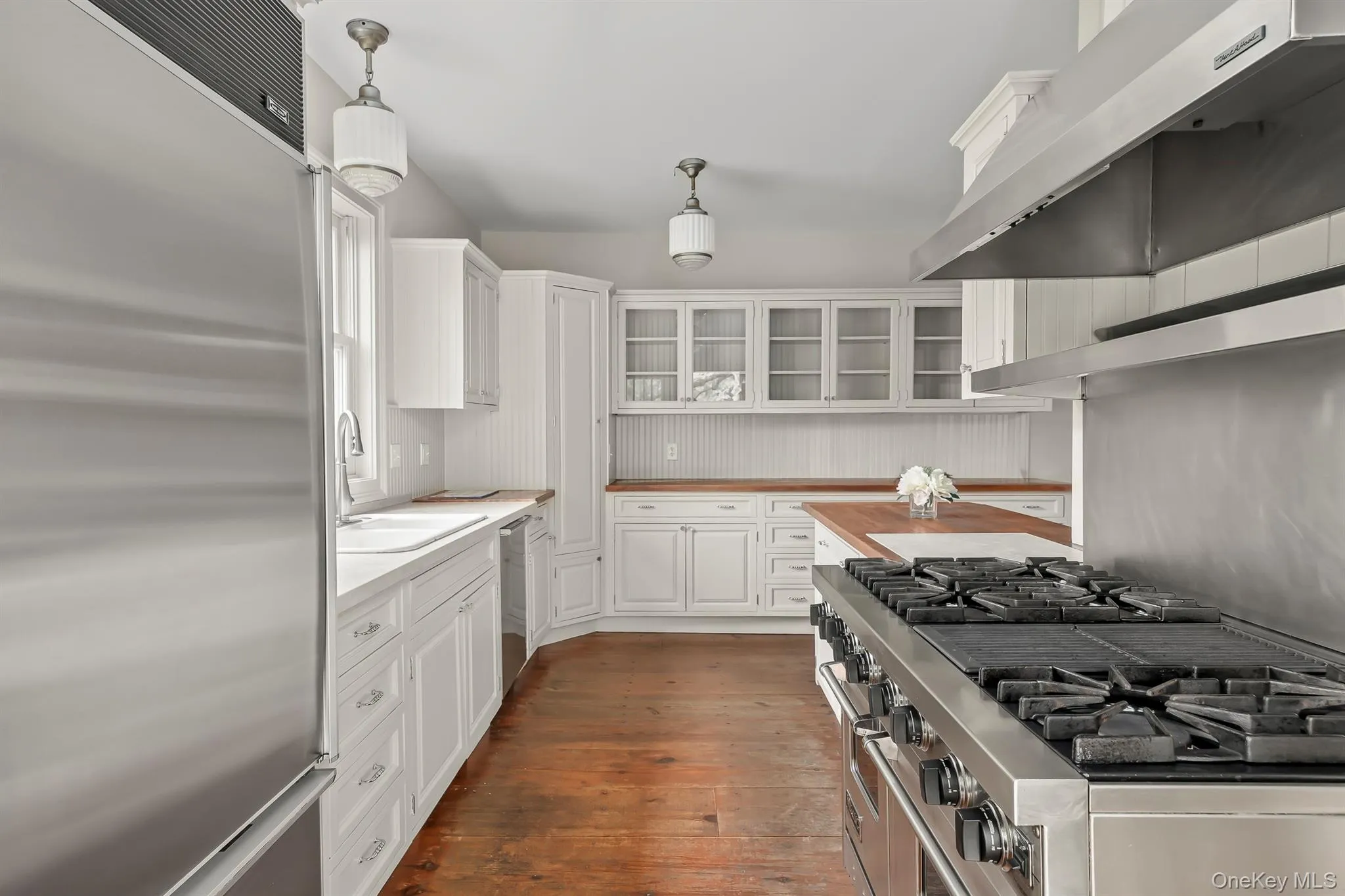 Sub Zero Fridge, Viking Range and Ample Cabinet Storage Sub Zero Fridge, Viking Range and Ample Cabinet Storage