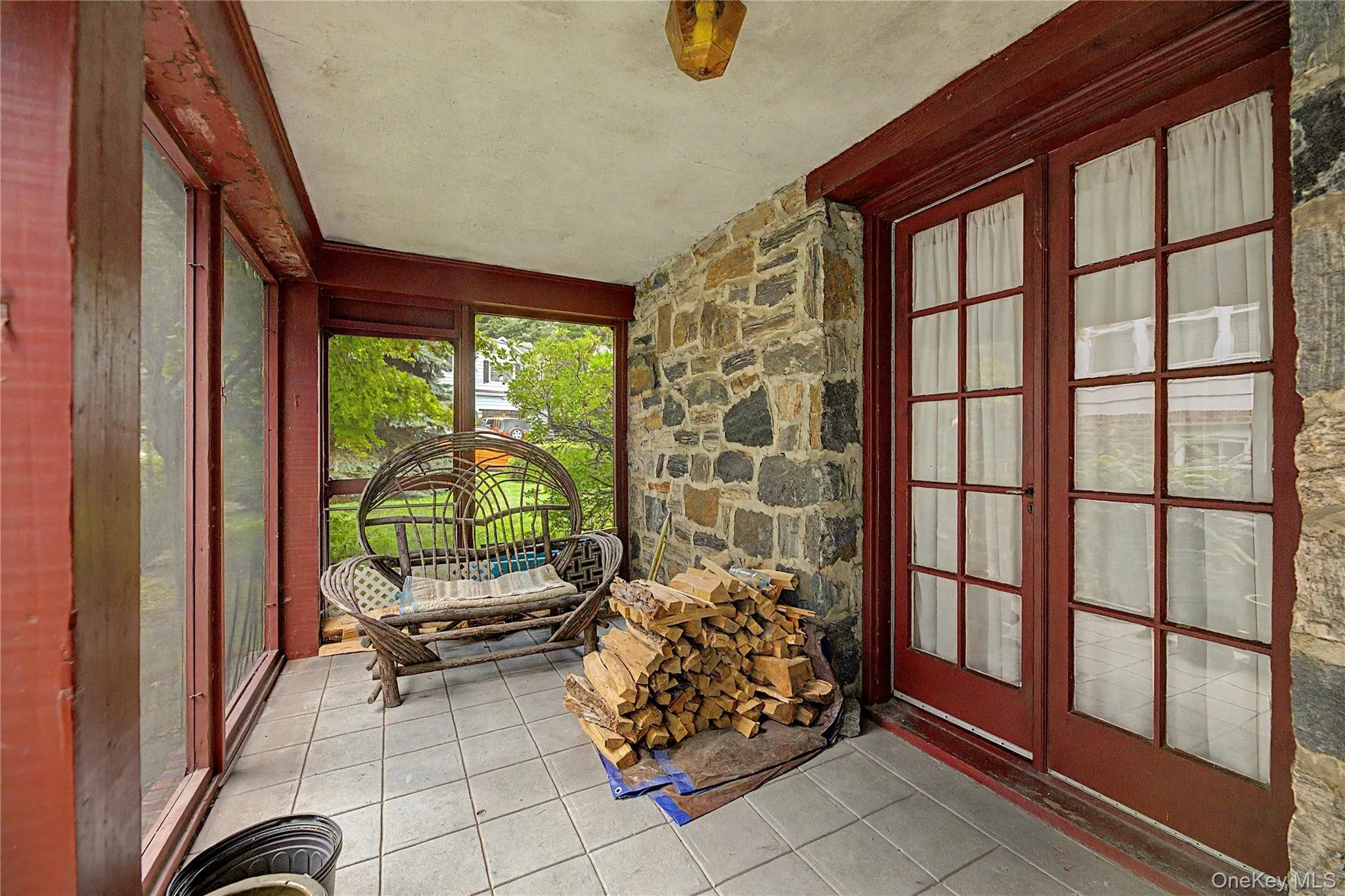 Screened in porch Screened in porch