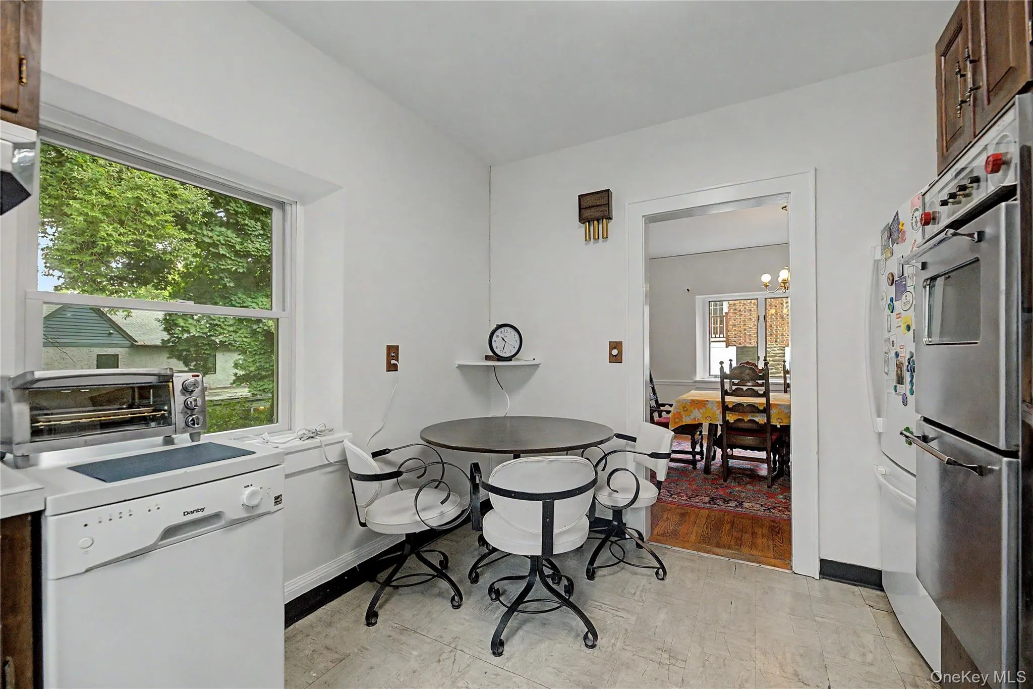37 Lansdowne Drive, Mamaroneck, NY, 3 Bedrooms Bedrooms, 6 Rooms Rooms,1 BathroomBathrooms,Residential,For Rent,Lansdowne,0,1023567 37 Lansdowne Drive, Mamaroneck, NY, 3 Bedrooms Bedrooms, 6 Rooms Rooms,1 BathroomBathrooms,Residential,For Rent,Lansdowne,0,1023567