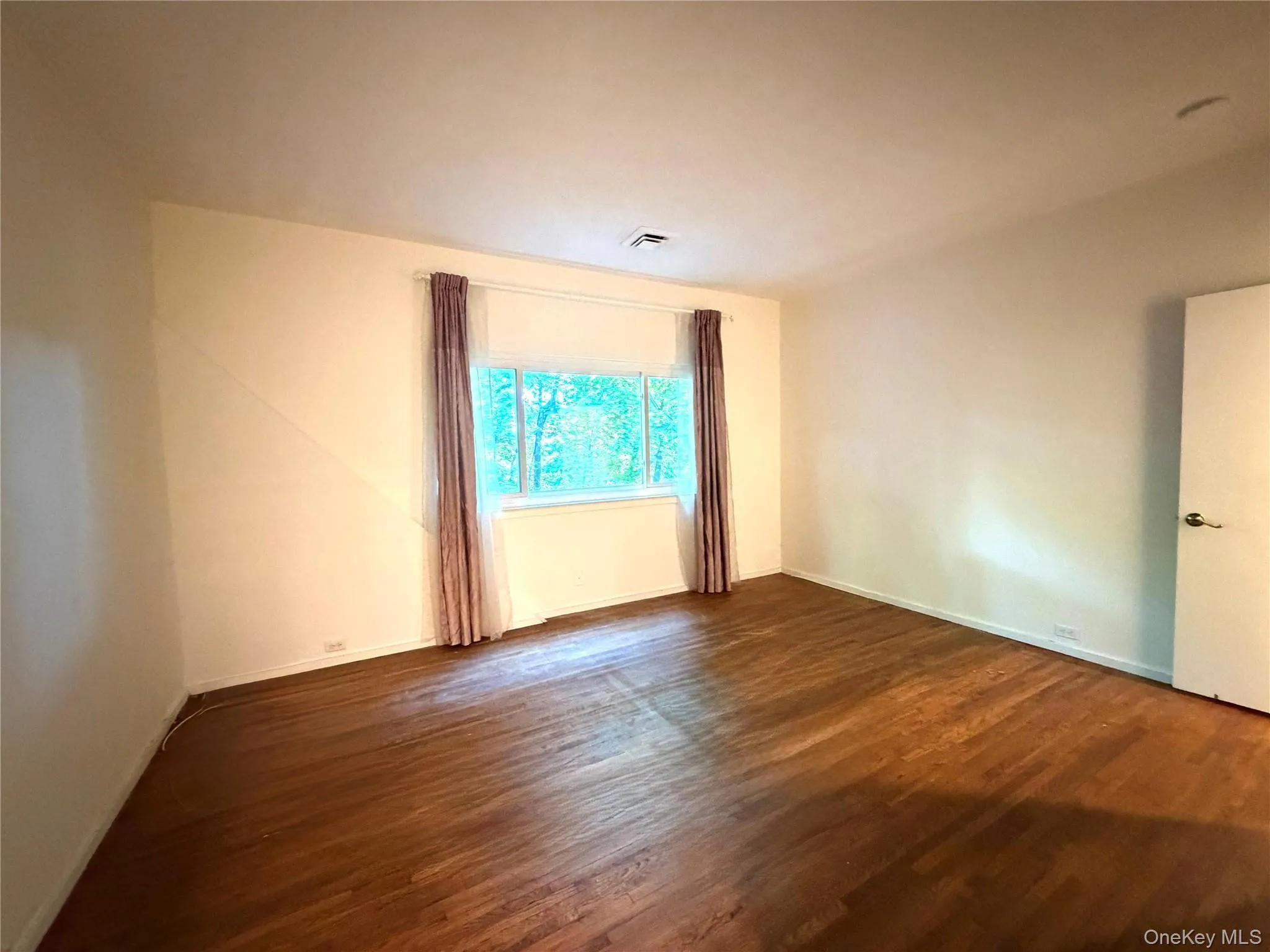 77 Sands Point Road, North Hempstead, NY, 3 Bedrooms Bedrooms, 6 Rooms Rooms,2 BathroomsBathrooms,Residential Lease,For Rent,Sands Point,0,1023569 77 Sands Point Road, North Hempstead, NY, 3 Bedrooms Bedrooms, 6 Rooms Rooms,2 BathroomsBathrooms,Residential Lease,For Rent,Sands Point,0,1023569