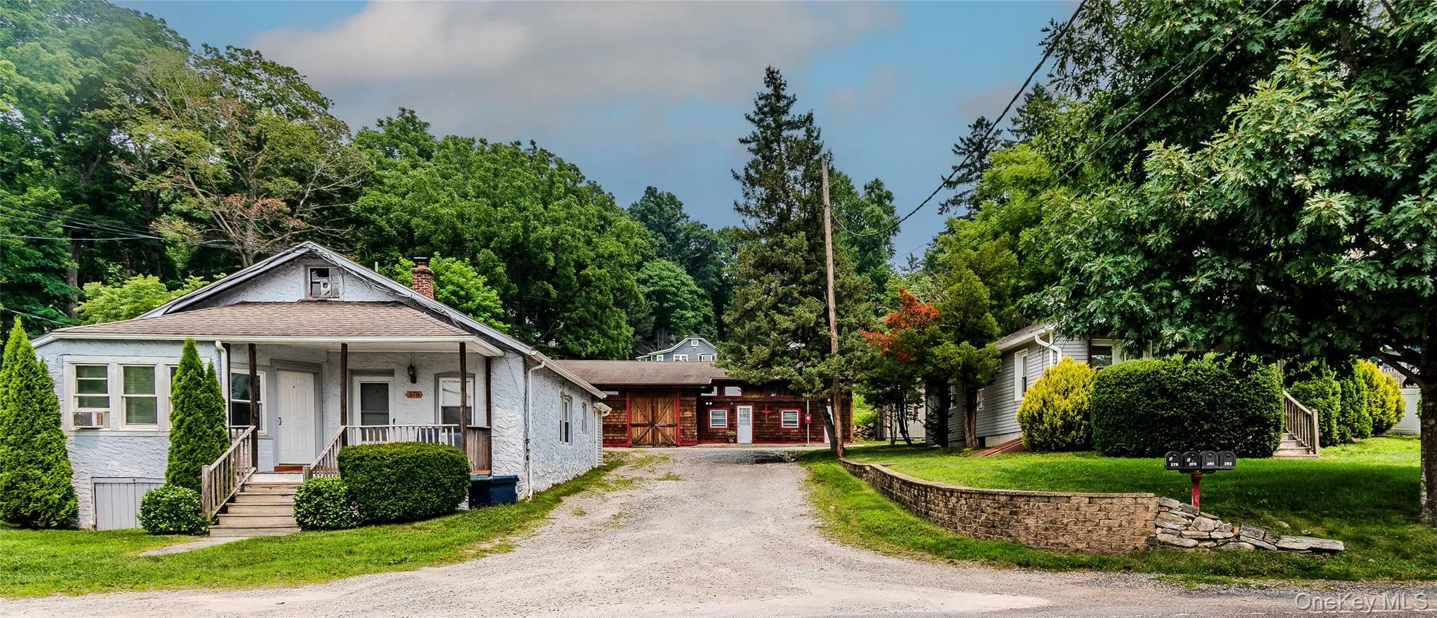View of both houses for sale and warehouse View of both houses for sale and warehouse
