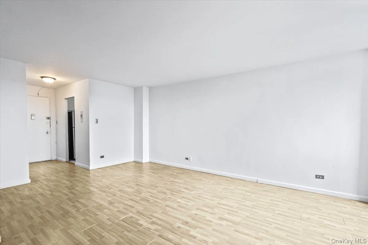 85-15 Main Street, New York, NY, 4 Rooms Rooms,1 BathroomBathrooms,Residential,For Rent,Main,0,1023577 85-15 Main Street, New York, NY, 4 Rooms Rooms,1 BathroomBathrooms,Residential,For Rent,Main,0,1023577