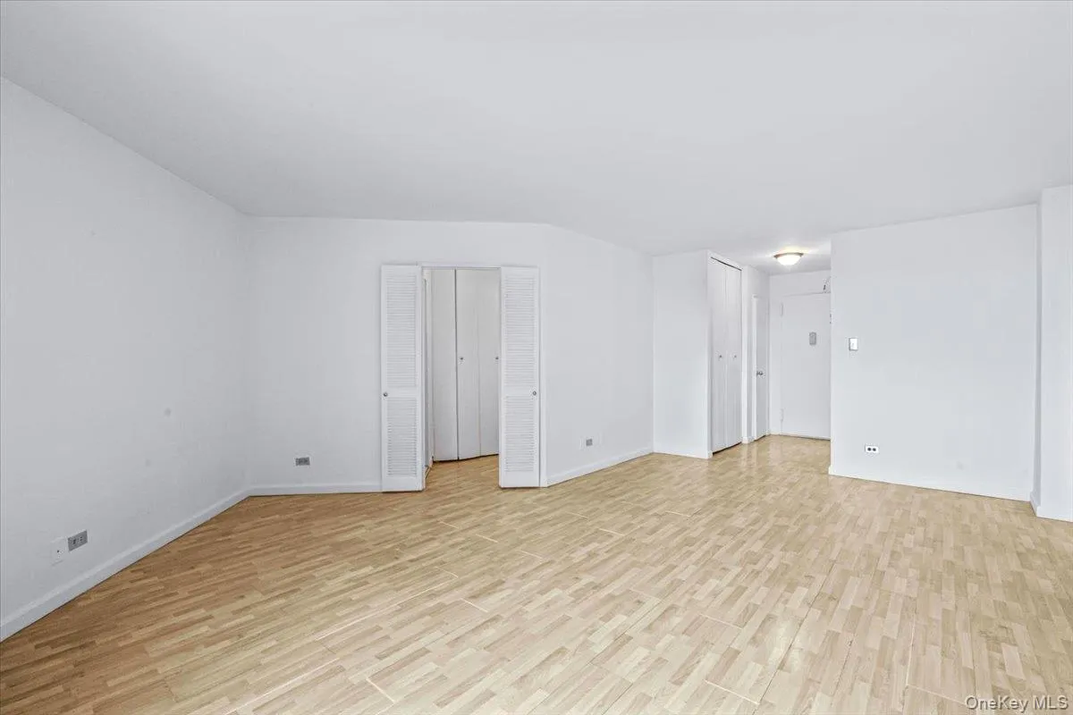 85-15 Main Street, New York, NY, 4 Rooms Rooms,1 BathroomBathrooms,Residential,For Rent,Main,0,1023577 85-15 Main Street, New York, NY, 4 Rooms Rooms,1 BathroomBathrooms,Residential,For Rent,Main,0,1023577