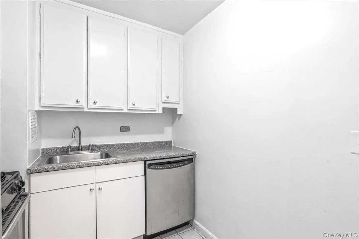 85-15 Main Street, New York, NY, 4 Rooms Rooms,1 BathroomBathrooms,Residential,For Rent,Main,0,1023577 85-15 Main Street, New York, NY, 4 Rooms Rooms,1 BathroomBathrooms,Residential,For Rent,Main,0,1023577