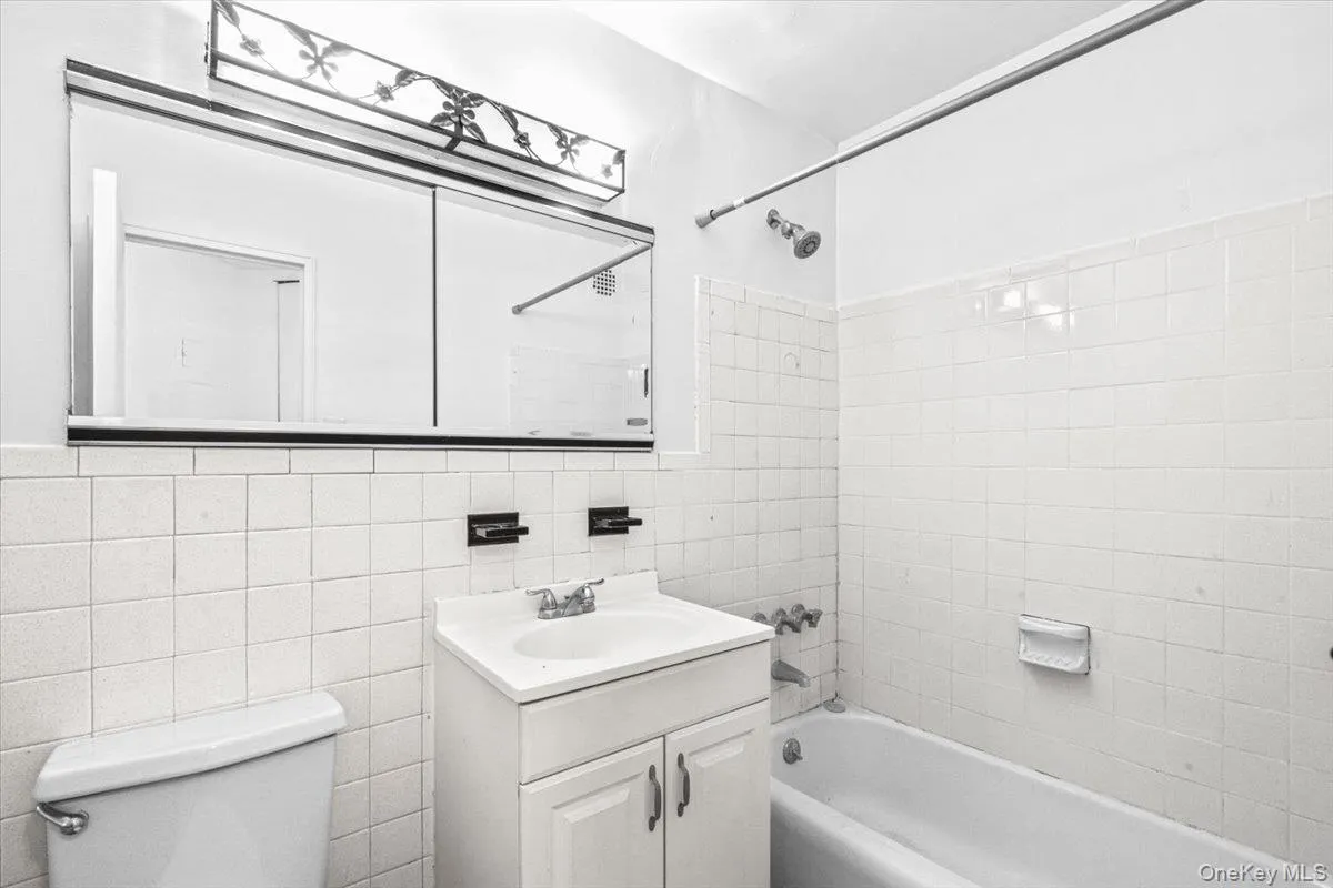 85-15 Main Street, New York, NY, 4 Rooms Rooms,1 BathroomBathrooms,Residential,For Rent,Main,0,1023577 85-15 Main Street, New York, NY, 4 Rooms Rooms,1 BathroomBathrooms,Residential,For Rent,Main,0,1023577