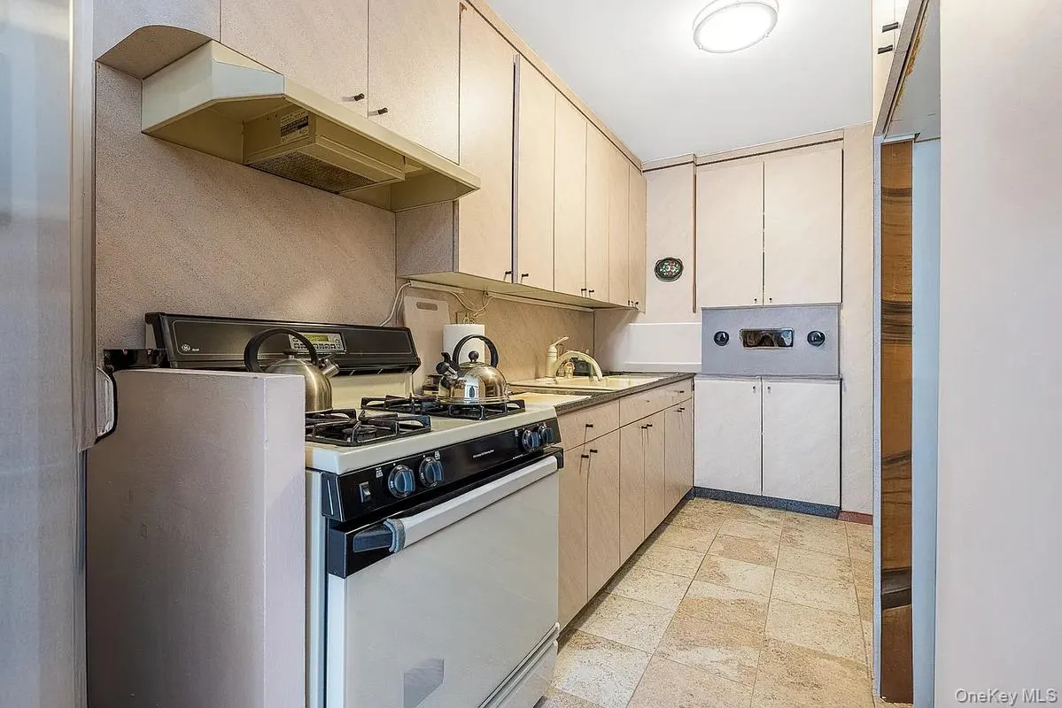 2925 5th Street, New York, NY, 1 Bedroom Bedrooms, 3 Rooms Rooms,1 BathroomBathrooms,Residential,For Rent,5th,0,1023580 2925 5th Street, New York, NY, 1 Bedroom Bedrooms, 3 Rooms Rooms,1 BathroomBathrooms,Residential,For Rent,5th,0,1023580
