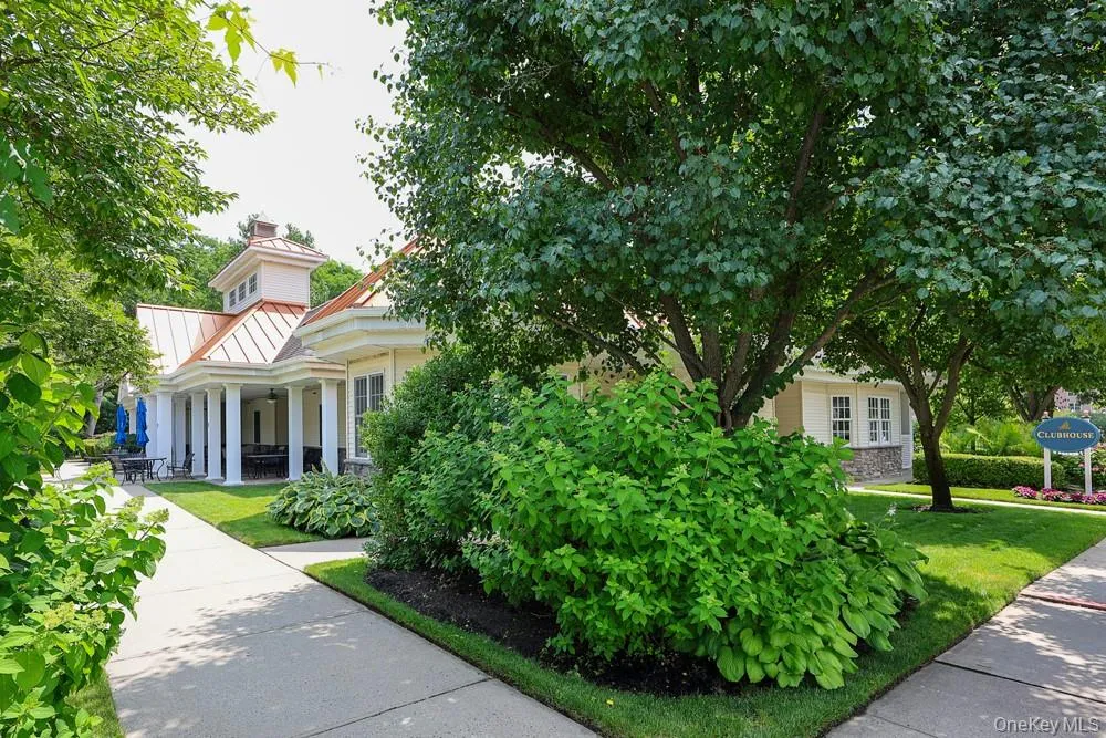 CLUBHOUSE CLUBHOUSE