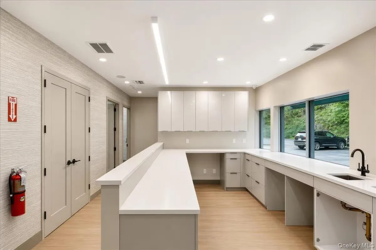 860 Central Park Avenue, Scarsdale, NY, ,Commercial Lease,For Rent,Central Park,0,1023589 860 Central Park Avenue, Scarsdale, NY, ,Commercial Lease,For Rent,Central Park,0,1023589