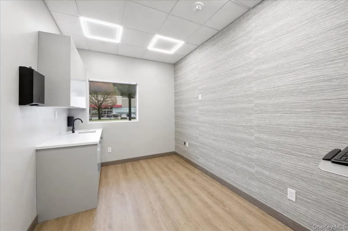 860 Central Park Avenue, Scarsdale, NY, ,Commercial Lease,For Rent,Central Park,0,1023589 860 Central Park Avenue, Scarsdale, NY, ,Commercial Lease,For Rent,Central Park,0,1023589