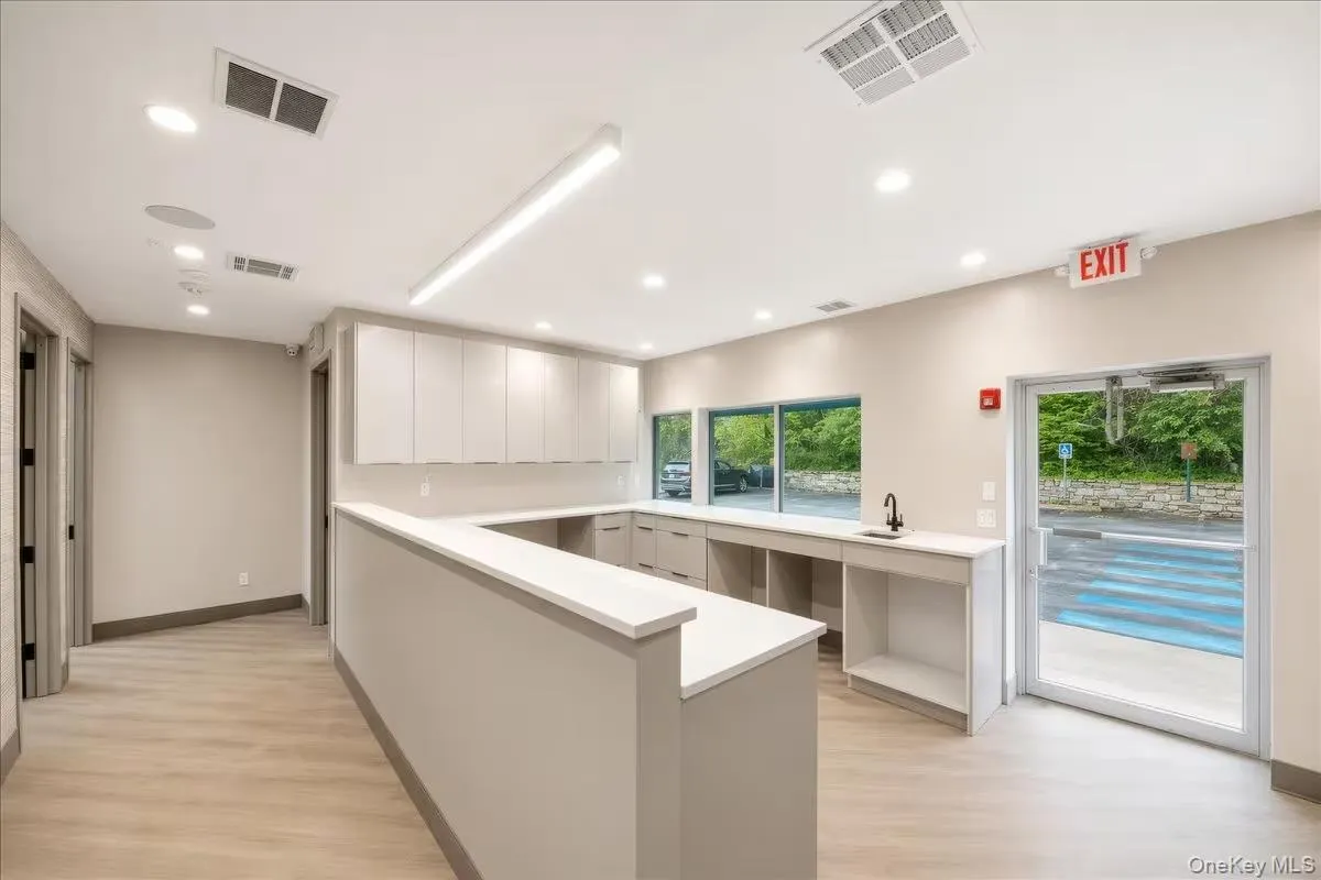 860 Central Park Avenue, Scarsdale, NY, ,Commercial Lease,For Rent,Central Park,0,1023589 860 Central Park Avenue, Scarsdale, NY, ,Commercial Lease,For Rent,Central Park,0,1023589