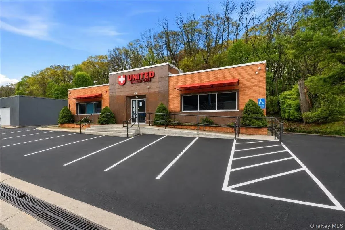 860 Central Park Avenue, Scarsdale, NY, ,Commercial Lease,For Rent,Central Park,0,1023589 860 Central Park Avenue, Scarsdale, NY, ,Commercial Lease,For Rent,Central Park,0,1023589
