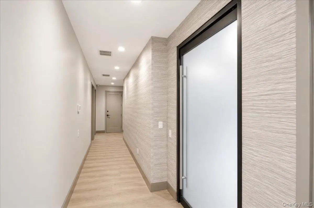 860 Central Park Avenue, Scarsdale, NY, ,Commercial Lease,For Rent,Central Park,0,1023589 860 Central Park Avenue, Scarsdale, NY, ,Commercial Lease,For Rent,Central Park,0,1023589