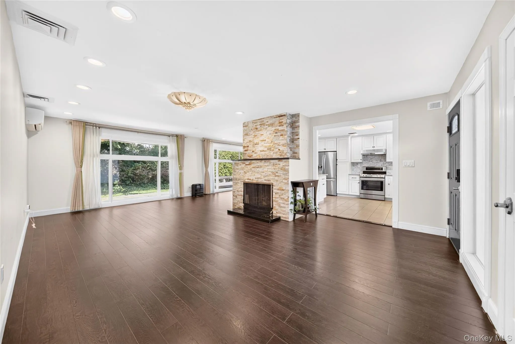 26 Oaks Hunt Road, North Hempstead, NY, 3 Bedrooms Bedrooms, 7 Rooms Rooms,2 BathroomsBathrooms,Residential,For Rent,Oaks Hunt,0,1023591 26 Oaks Hunt Road, North Hempstead, NY, 3 Bedrooms Bedrooms, 7 Rooms Rooms,2 BathroomsBathrooms,Residential,For Rent,Oaks Hunt,0,1023591
