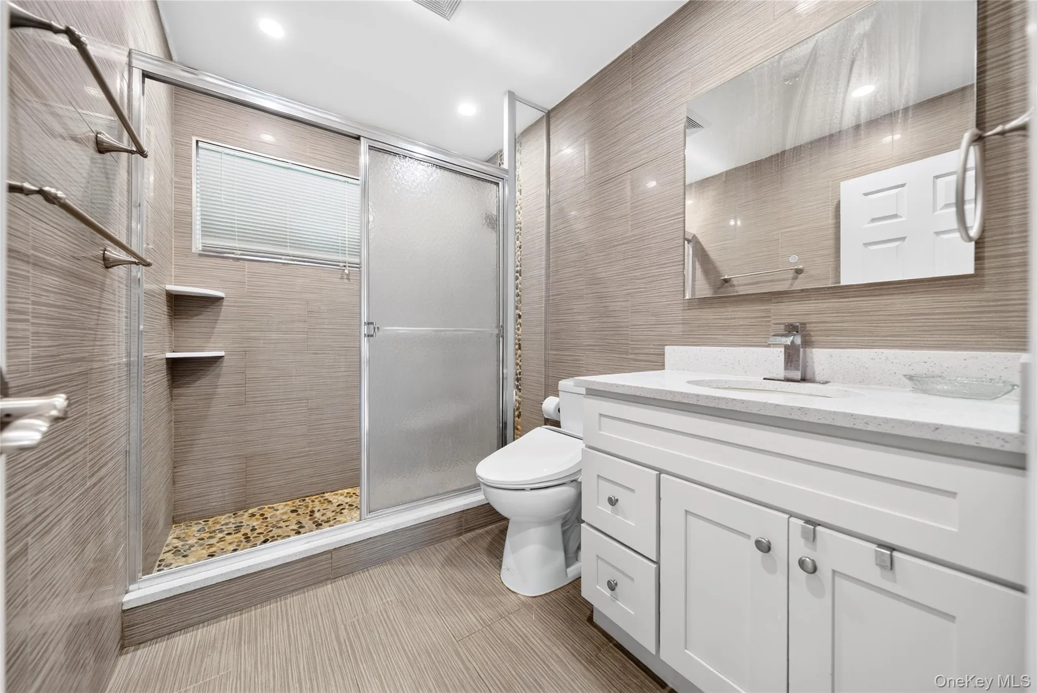 26 Oaks Hunt Road, North Hempstead, NY, 3 Bedrooms Bedrooms, 7 Rooms Rooms,2 BathroomsBathrooms,Residential,For Rent,Oaks Hunt,0,1023591 26 Oaks Hunt Road, North Hempstead, NY, 3 Bedrooms Bedrooms, 7 Rooms Rooms,2 BathroomsBathrooms,Residential,For Rent,Oaks Hunt,0,1023591