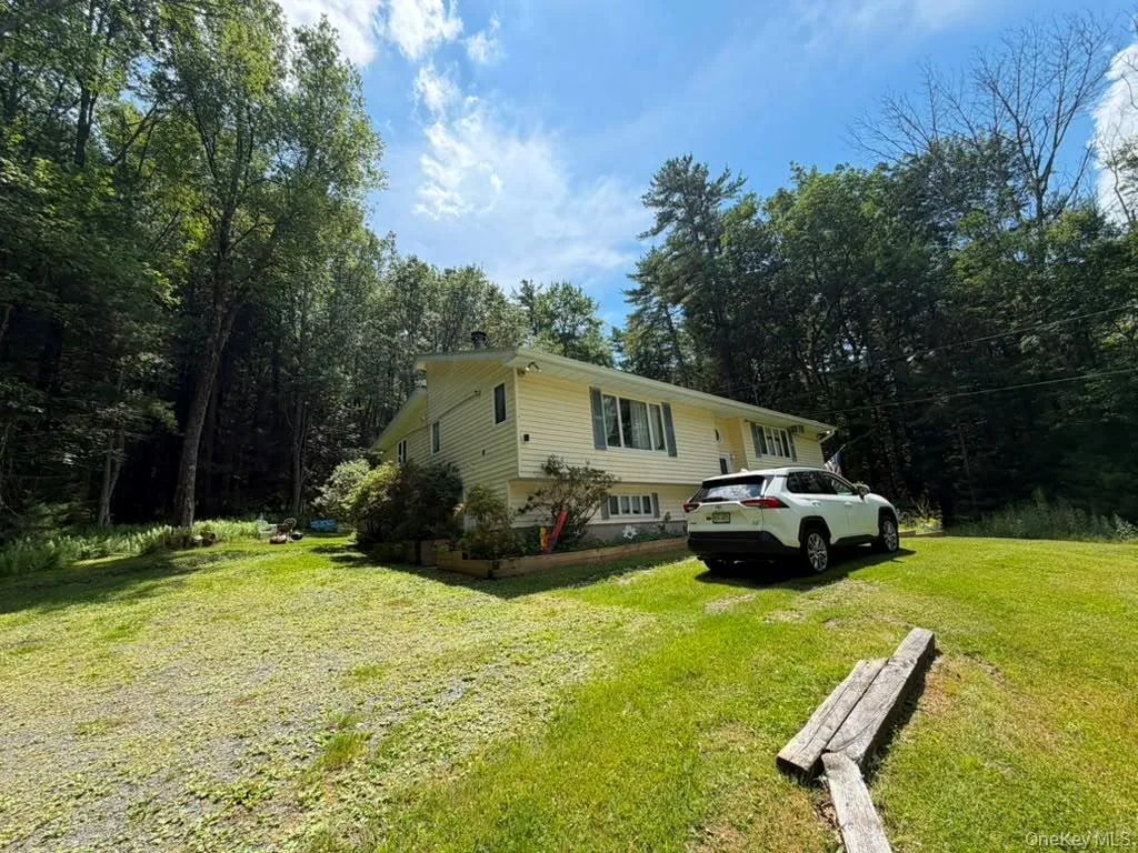 60 Highland Lake Road, Highland, NY, 3 Bedrooms Bedrooms, 6 Rooms Rooms,2 BathroomsBathrooms,Residential,For Rent,Highland Lake,0,1023594 60 Highland Lake Road, Highland, NY, 3 Bedrooms Bedrooms, 6 Rooms Rooms,2 BathroomsBathrooms,Residential,For Rent,Highland Lake,0,1023594