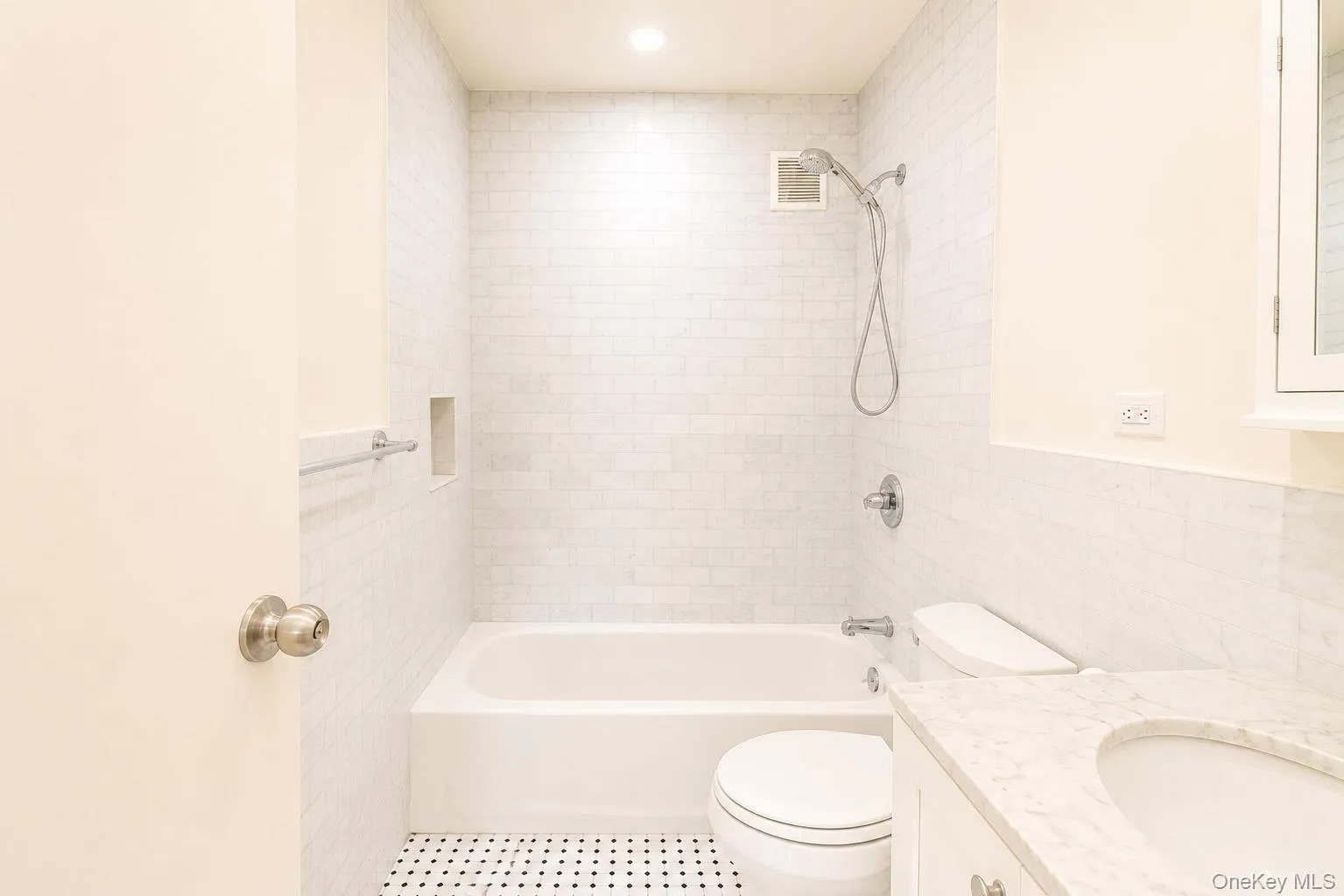 765 Shore Road, Long Beach, NY, 3 Rooms Rooms,1 BathroomBathrooms,Residential Lease,For Rent,Shore,0,1023599 765 Shore Road, Long Beach, NY, 3 Rooms Rooms,1 BathroomBathrooms,Residential Lease,For Rent,Shore,0,1023599