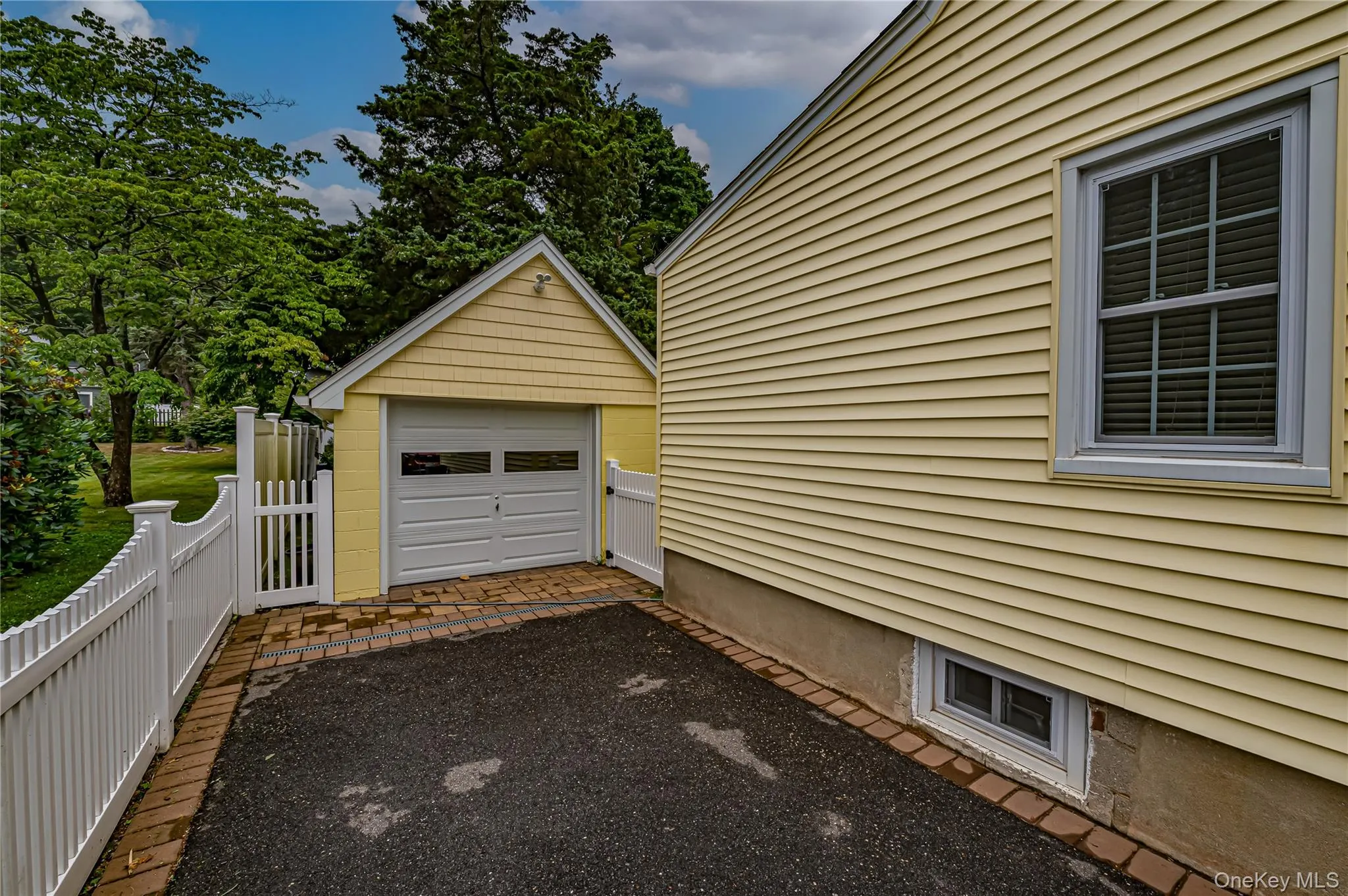 309 Laurel Road, Huntington, NY, 2 Bedrooms Bedrooms, 7 Rooms Rooms,1 BathroomBathrooms,Residential,For Rent,Laurel,0,1023620 309 Laurel Road, Huntington, NY, 2 Bedrooms Bedrooms, 7 Rooms Rooms,1 BathroomBathrooms,Residential,For Rent,Laurel,0,1023620