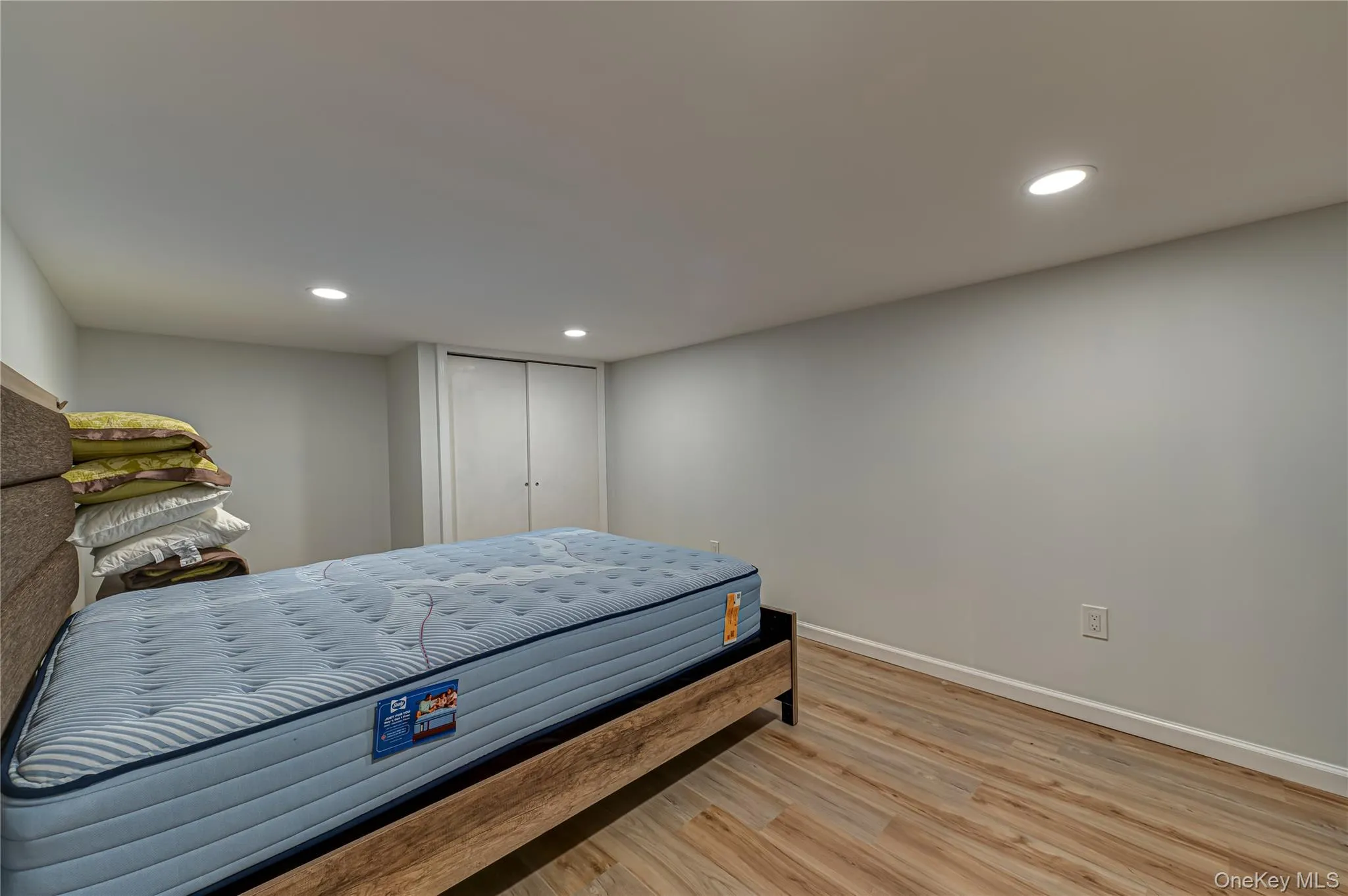 309 Laurel Road, Huntington, NY, 2 Bedrooms Bedrooms, 7 Rooms Rooms,1 BathroomBathrooms,Residential,For Rent,Laurel,0,1023620 309 Laurel Road, Huntington, NY, 2 Bedrooms Bedrooms, 7 Rooms Rooms,1 BathroomBathrooms,Residential,For Rent,Laurel,0,1023620