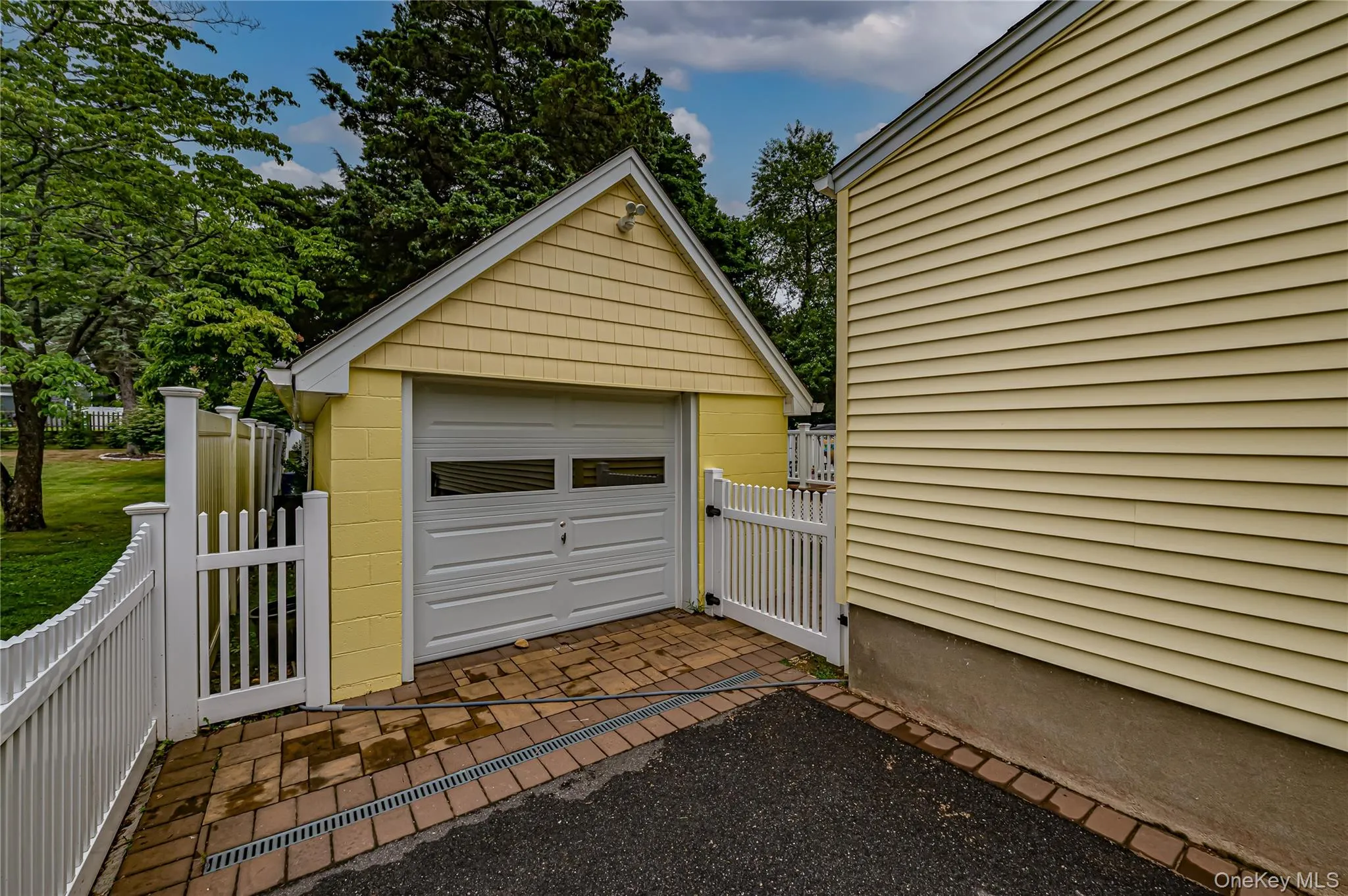 309 Laurel Road, Huntington, NY, 2 Bedrooms Bedrooms, 7 Rooms Rooms,1 BathroomBathrooms,Residential,For Rent,Laurel,0,1023620 309 Laurel Road, Huntington, NY, 2 Bedrooms Bedrooms, 7 Rooms Rooms,1 BathroomBathrooms,Residential,For Rent,Laurel,0,1023620