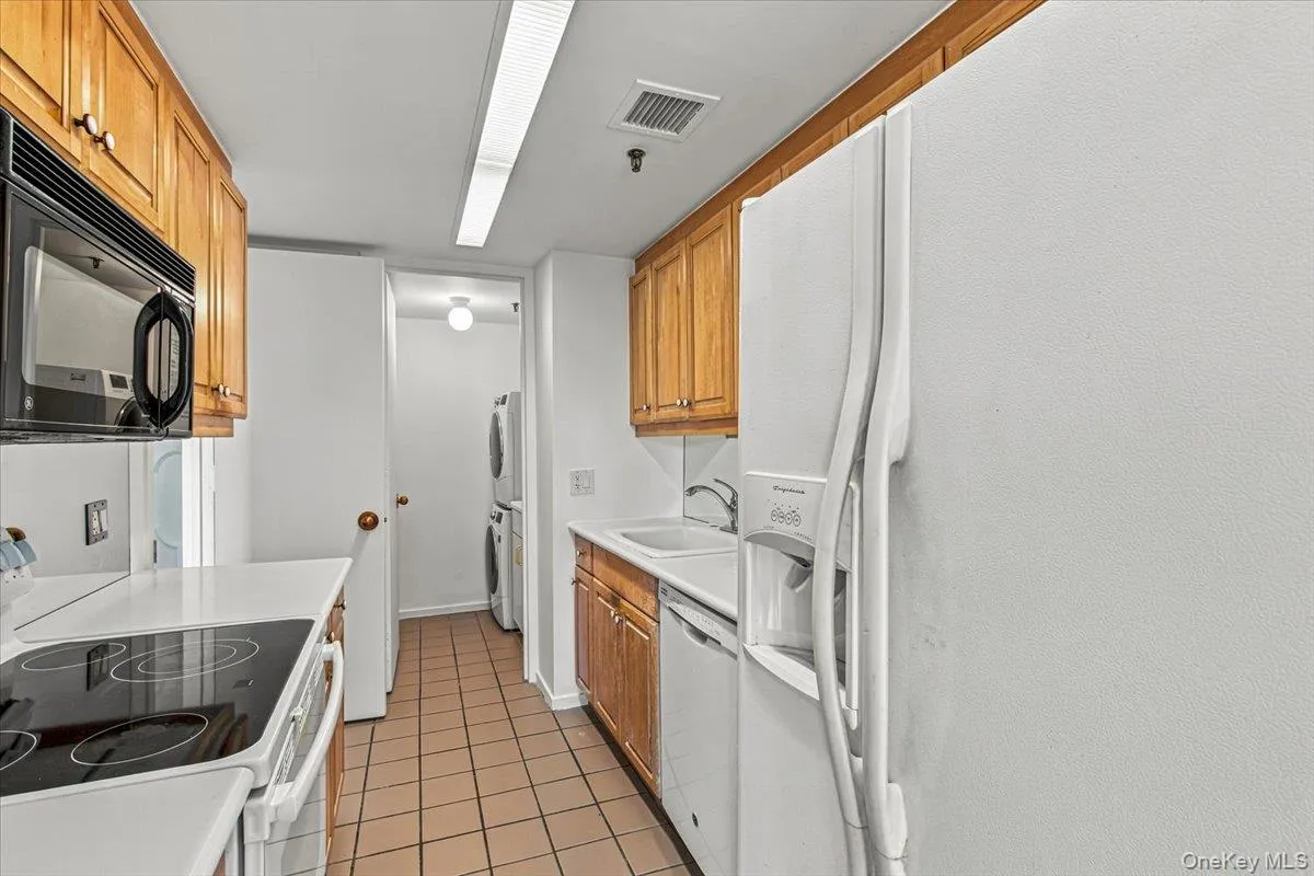 100 Hilton Avenue, Hempstead, NY, 1 Bedroom Bedrooms, 3 Rooms Rooms,1 BathroomBathrooms,Residential,For Rent,Hilton,0,1023624 100 Hilton Avenue, Hempstead, NY, 1 Bedroom Bedrooms, 3 Rooms Rooms,1 BathroomBathrooms,Residential,For Rent,Hilton,0,1023624